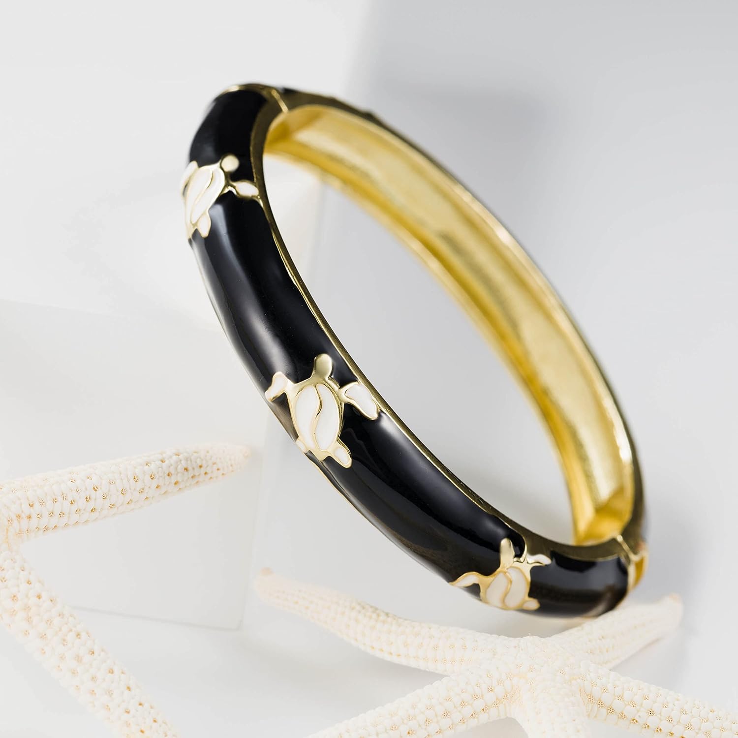 Aloha Jewelry Company Hawaiian Turtle Hinged Clasp Fashion Enamel Bangle Bracelet (Black)