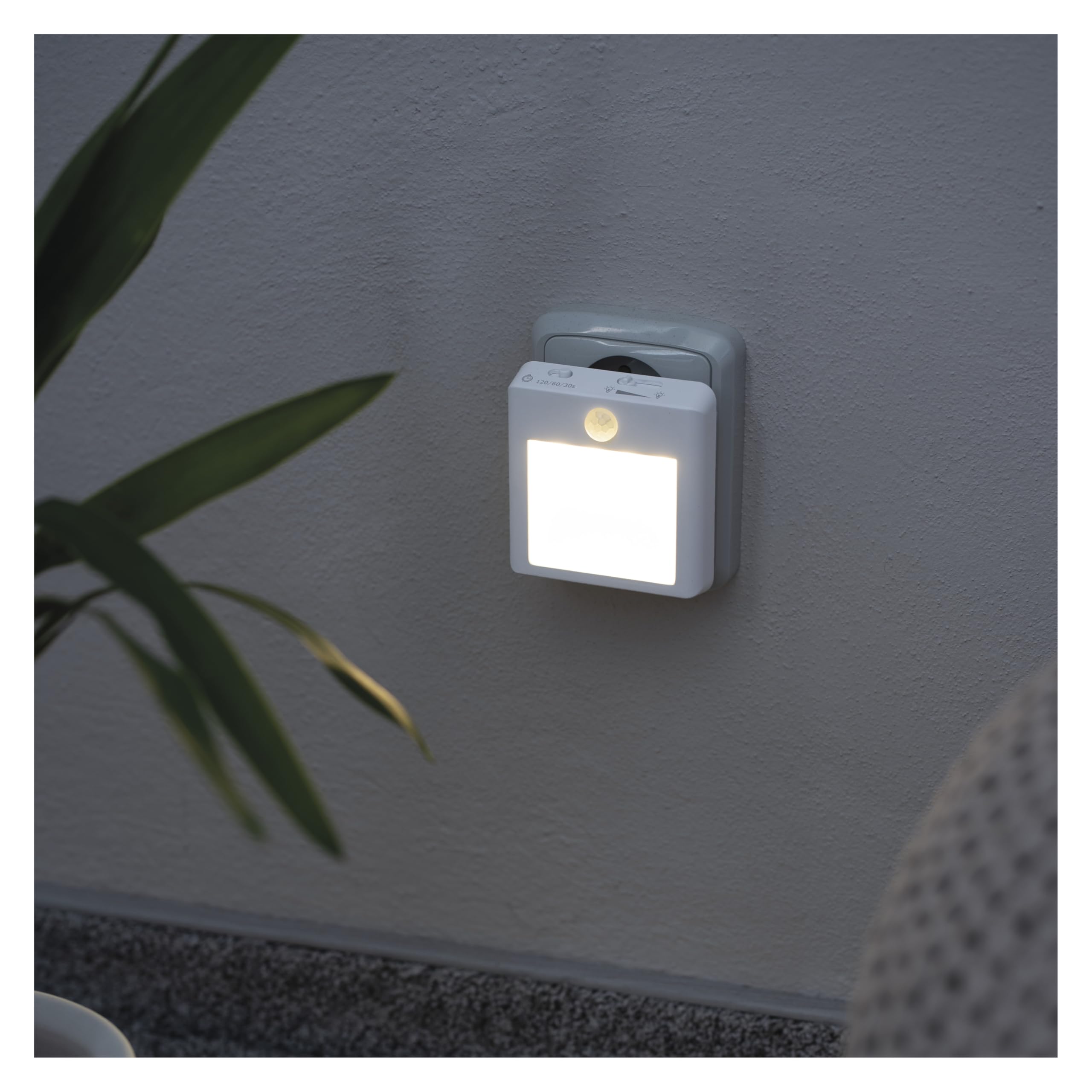 EMOS Luce Notturna LED Con Sensore Di Movimento E Crepuscolare, Dimmerabile, Spina Europea 230V, Timer 30/60/120s