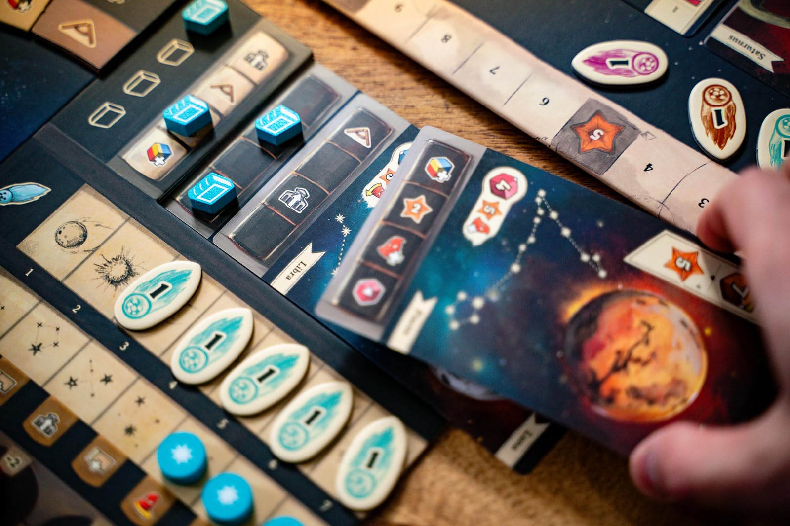 Capstone Games | Galileo Galilei | Juego de Mesa | Eurogame de Selección de Acciones para Toda la Familia | 1–4 Jugadores | Edades 14+ | Inglés