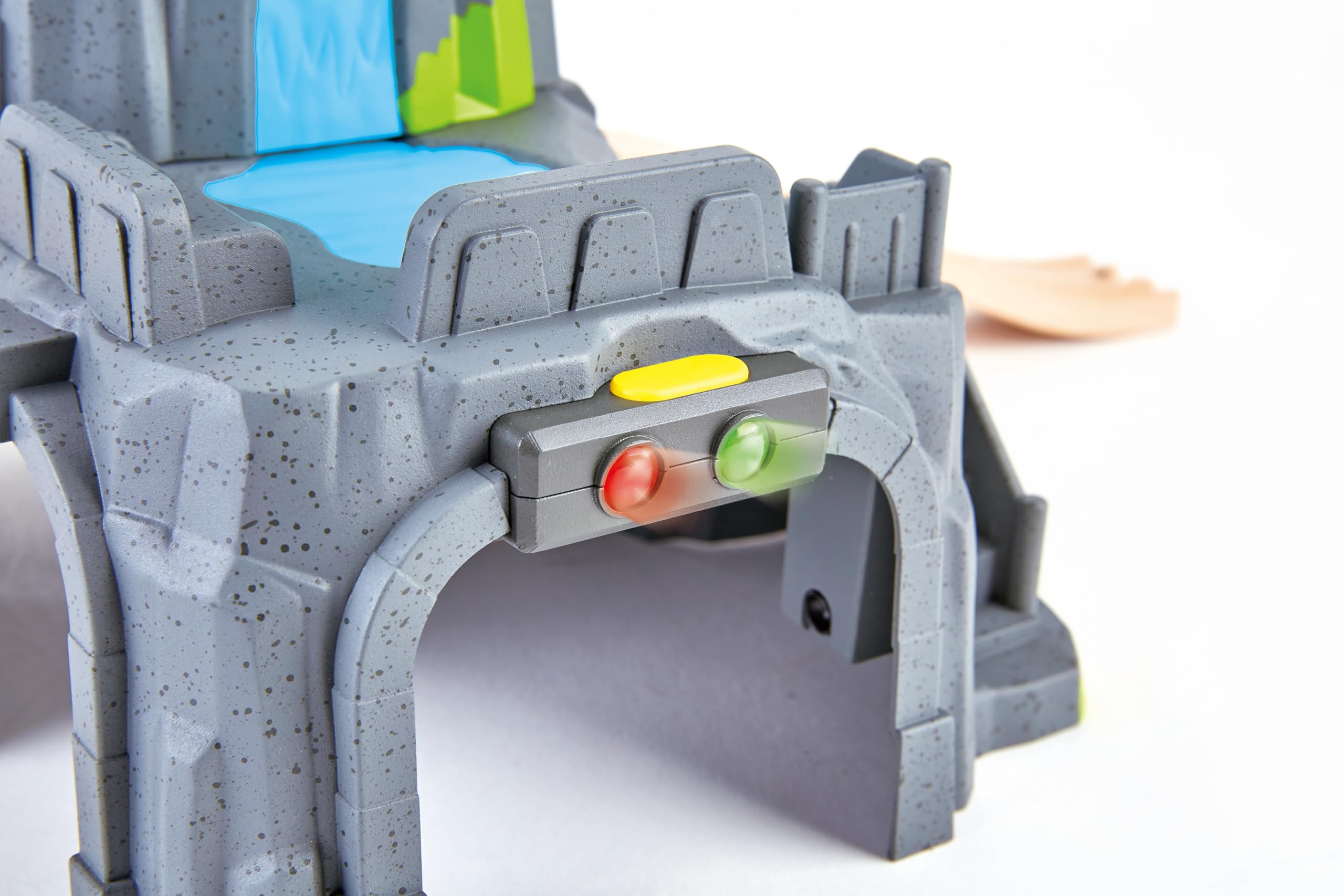 Hape Eisenbahn Set XXL, Zug Starter Set mit großem Schienen Ausbau, Zubehör & Lok Erweiterung, Holzeisenbahn Komplettset ab 3 Jahren