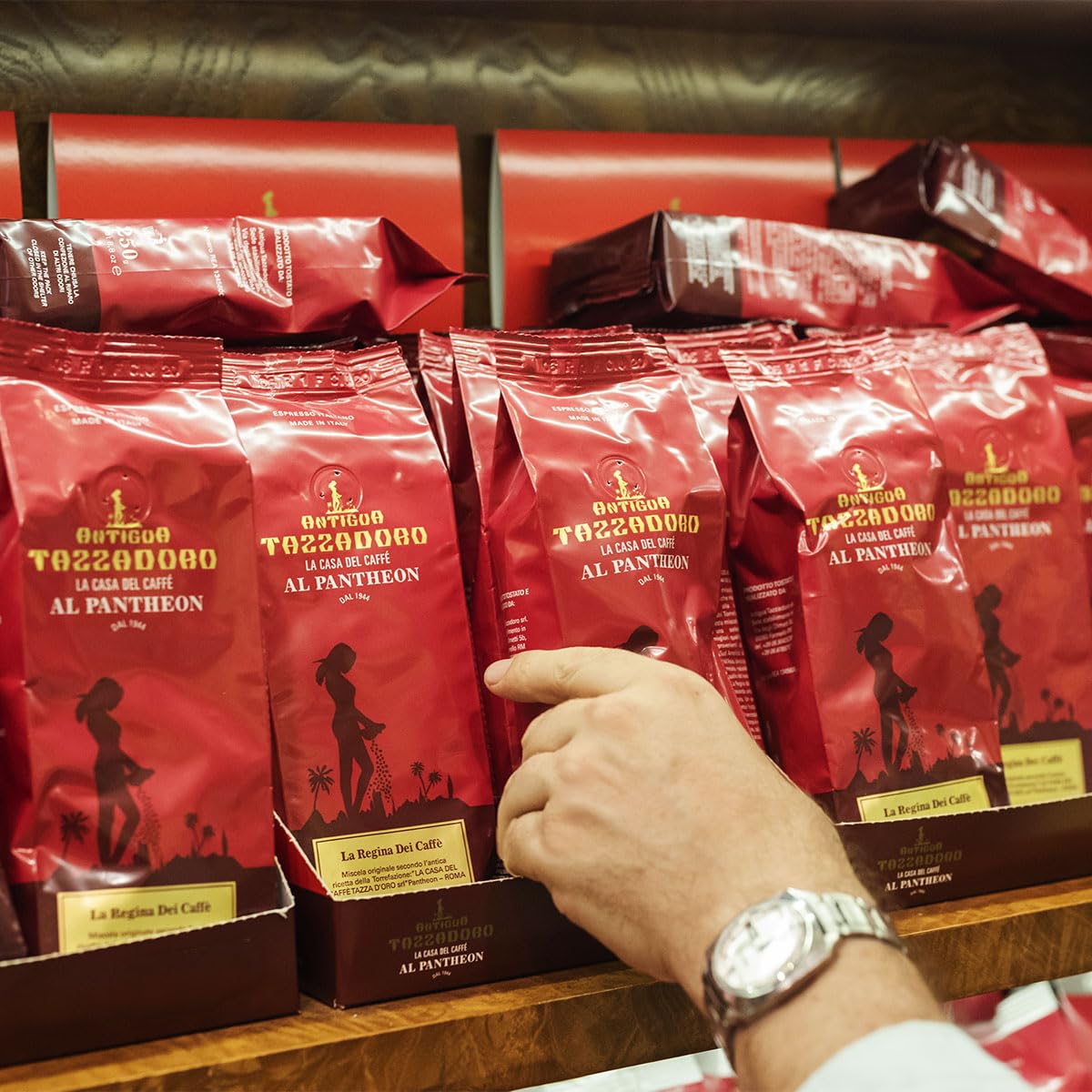 La Regina Dei Caffè, Tazzadoro, Caffè In Grani, Tostatura Media, Caffe espresso italiano, gusto dolce ma intenso, Confezione da 2 x 250 g