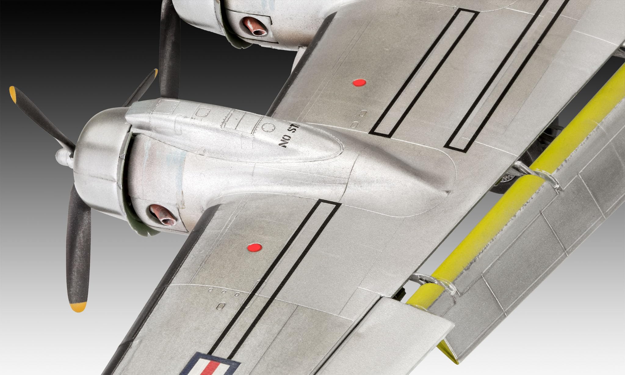 Revell Modellbausatz I Geschenkset 75. Jahrestag Berliner Luftbrücke I C-54 D Skymaster I 352 Teile I Maßstab 1:72 I für Kinder und Erwachsene ab 13 Jahren