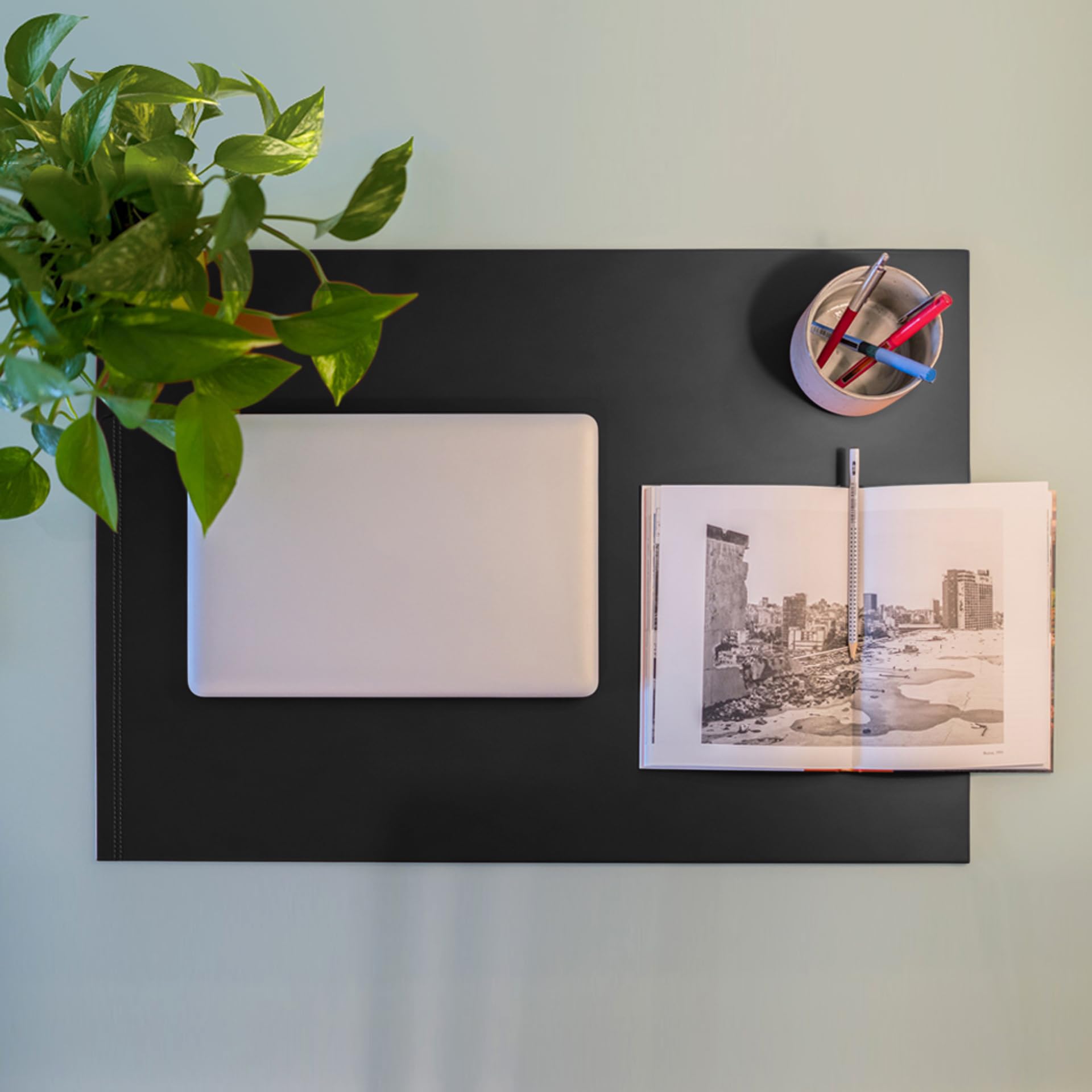 Eglooh - Clio - podkładka na biurko skóra czarna cm 50 x 35 - wytrzymała struktura ze stali, wyrafinowane ręcznie szwy i antypoślizgowa podłoga - Made in Italy
