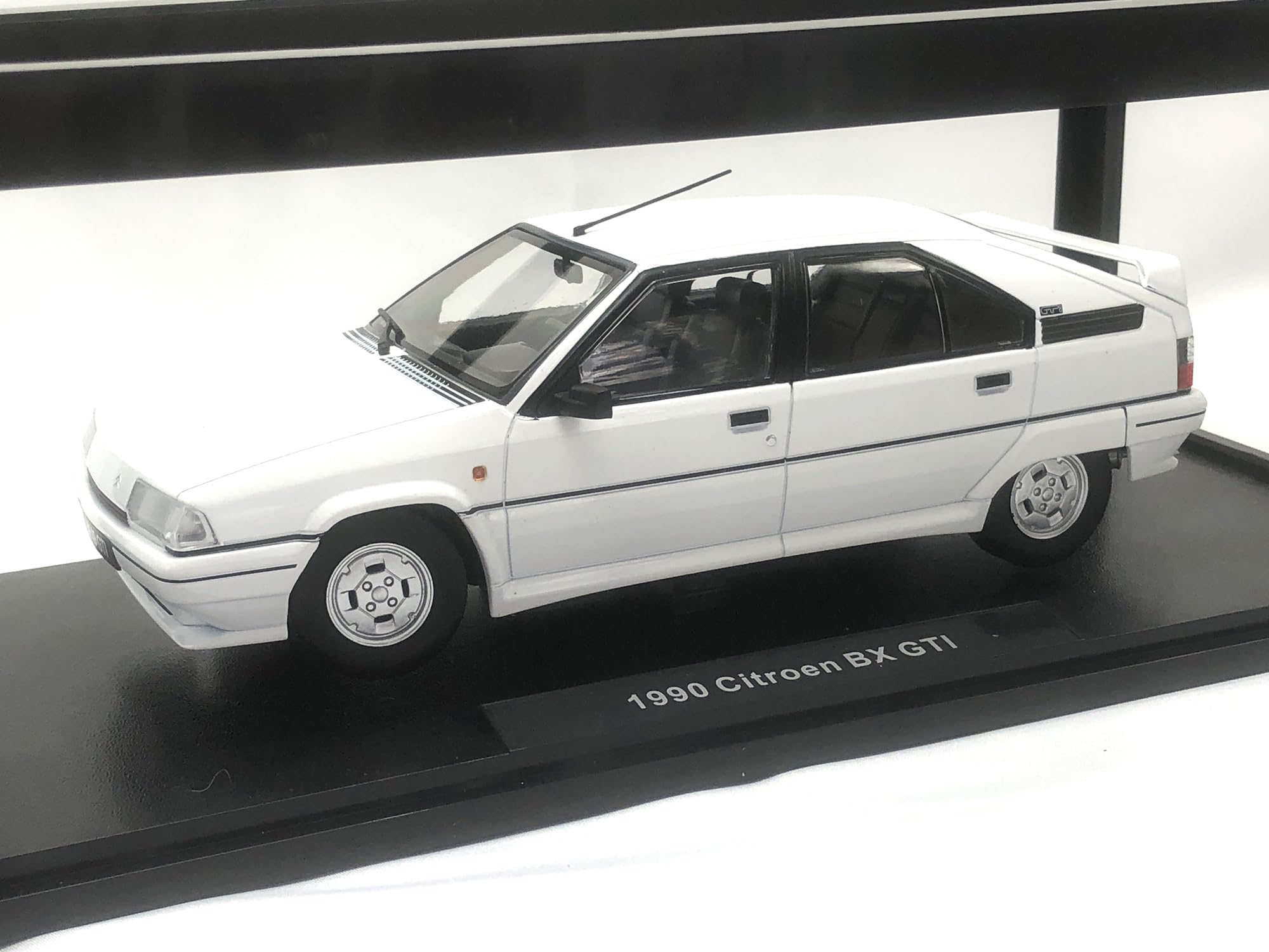 Amazon | トリプル9 1/18 シトロエン BX GTi 1990 (ホワイト) [並行 