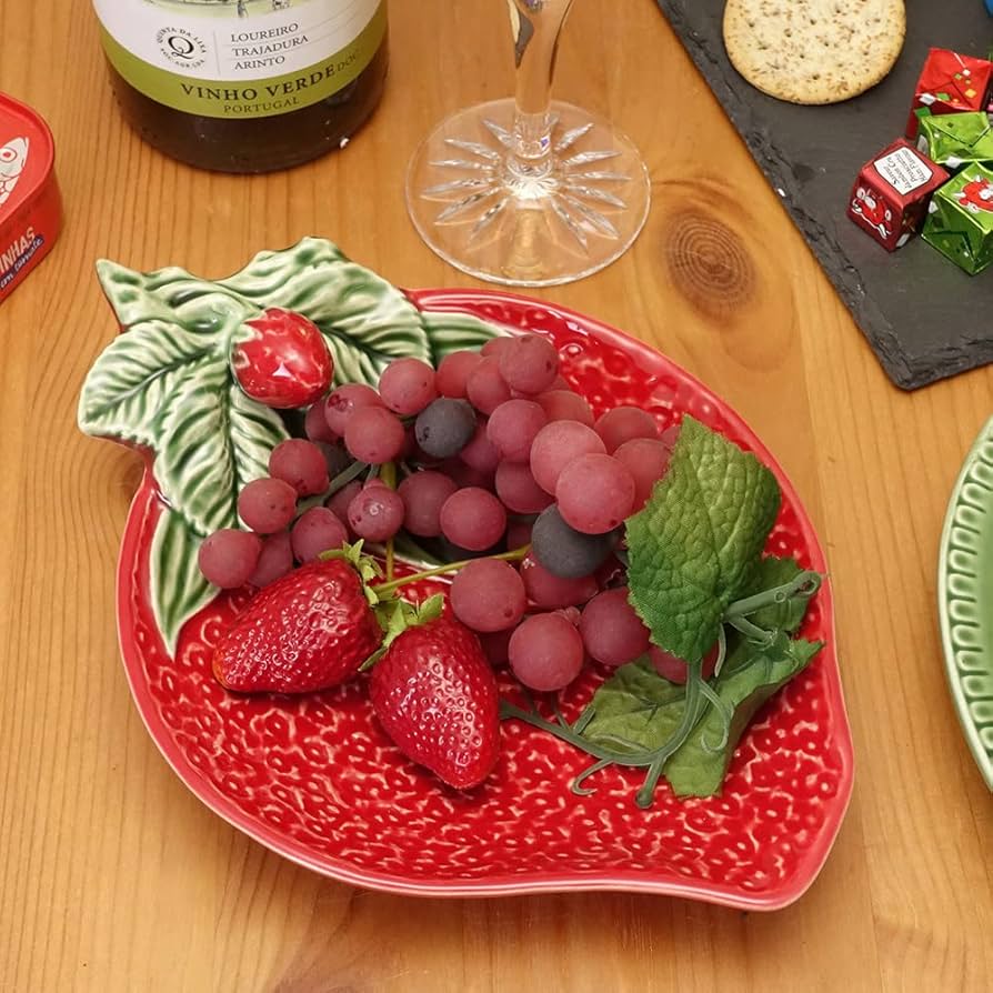 ポルトガル製　イチゴデザイン 蓋付き皿 陶器 ポルトガル製 イチゴデザイン 蓋付き皿 陶器 キッチン・食器