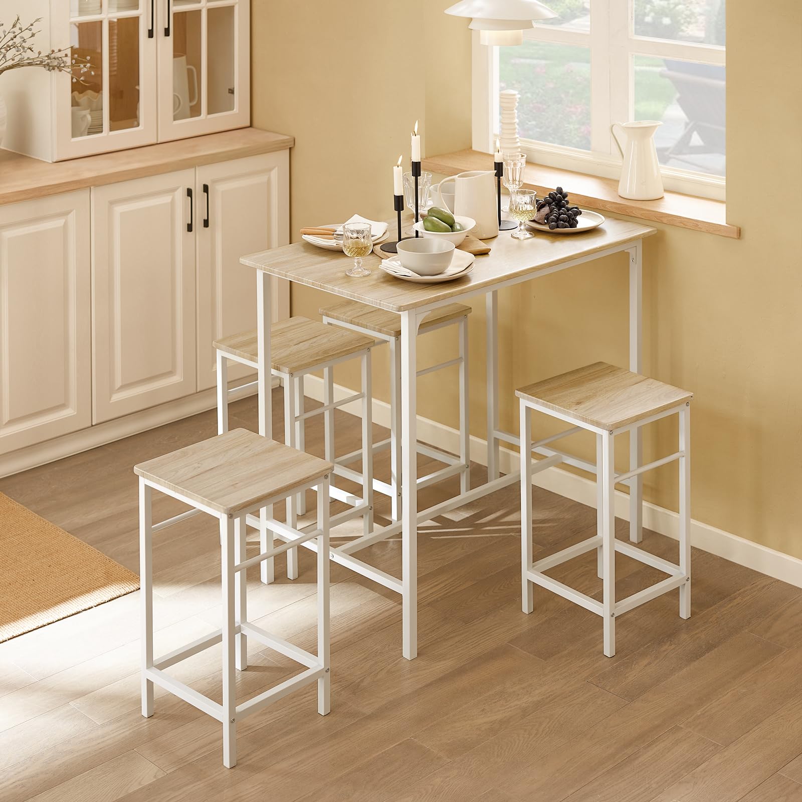SoBuy Set de 1 Table + 4 Tabourets, Ensemble Table de Bar Bistrot + 4 Tabourets avec Repose-Pieds, Table Haute, Mange-Debout pour Salle à Manger, Cuisine, Salon, Balcon, Blanc+Naturel, OGT11-WN