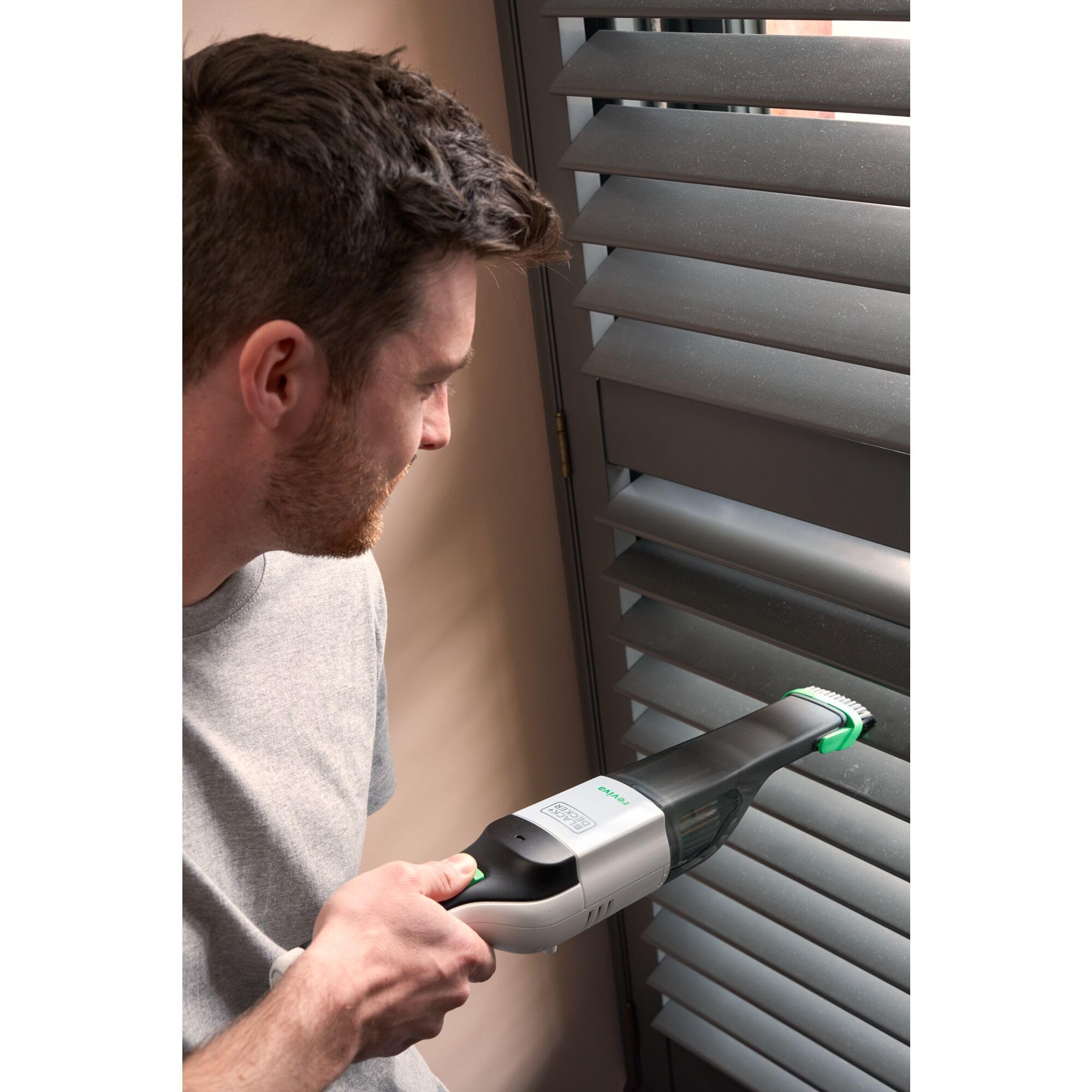 Black+Decker REVHV8CA-QW Aspirabriciole Manuale REVIVA 7.2 V, Bianco e Verde