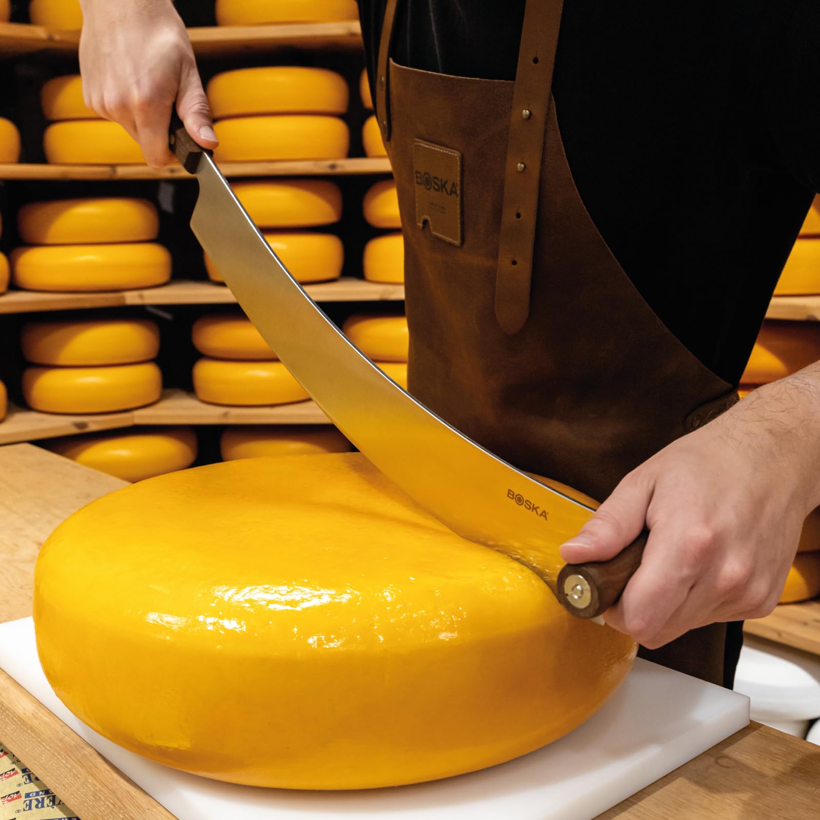 Boska Holländisches Käsemesser Professional XL – 430 mm Edelstahlklinge, Holzgriffe, Für große Käselaibe und Pizza, Gebogene Form für müheloses Schneiden