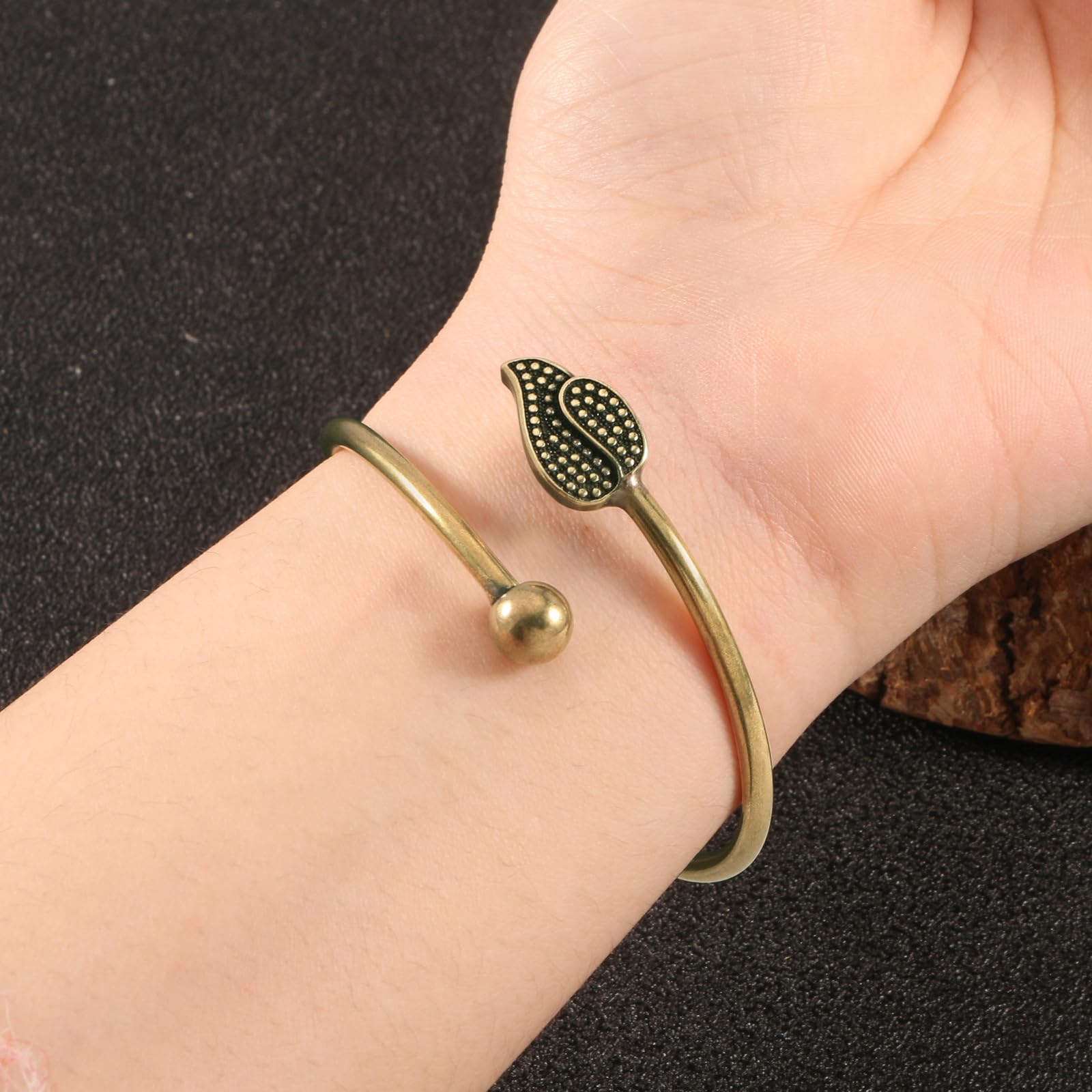 YANGPZFC Small Copper Ancient Bronze Bracelet Ornament Brass Statue For Desk Decor, Handcrafted Vintage Sculpture, 4