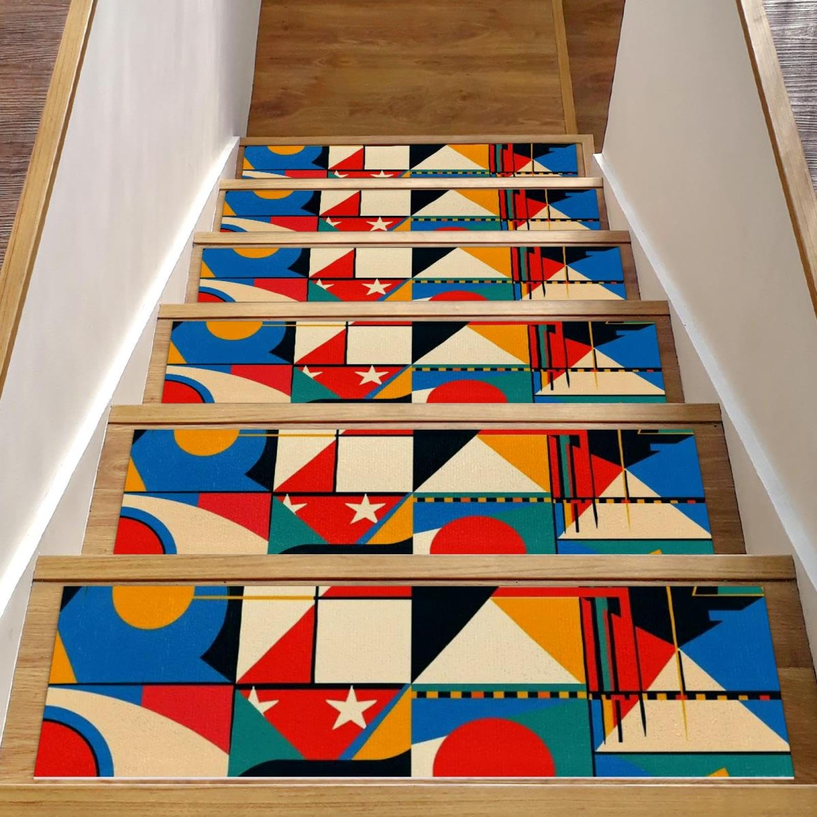 Tapis d'escalier géométriques rétro alliant élégance et protection durable