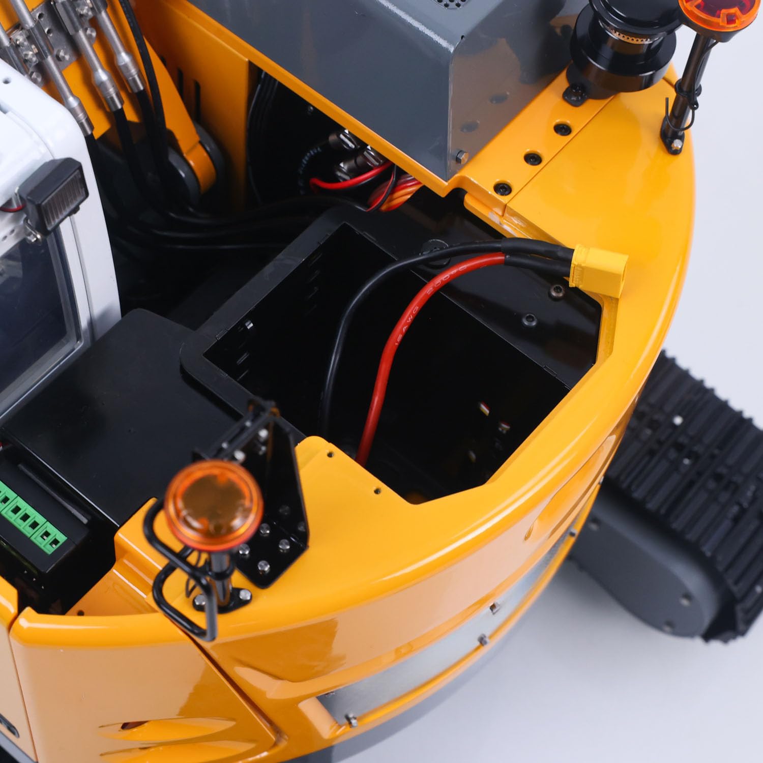 Toucan RC Hobby 1/14 Fernbedienung Hydraulikbagger LR926 RTR 2 Arme RC Bagger Dual Pumpen Licht Sound System Baufahrzeug Öffnende Türen Fuss ST8 Licht- und Tontechnik Lagerware Modellgeschenk