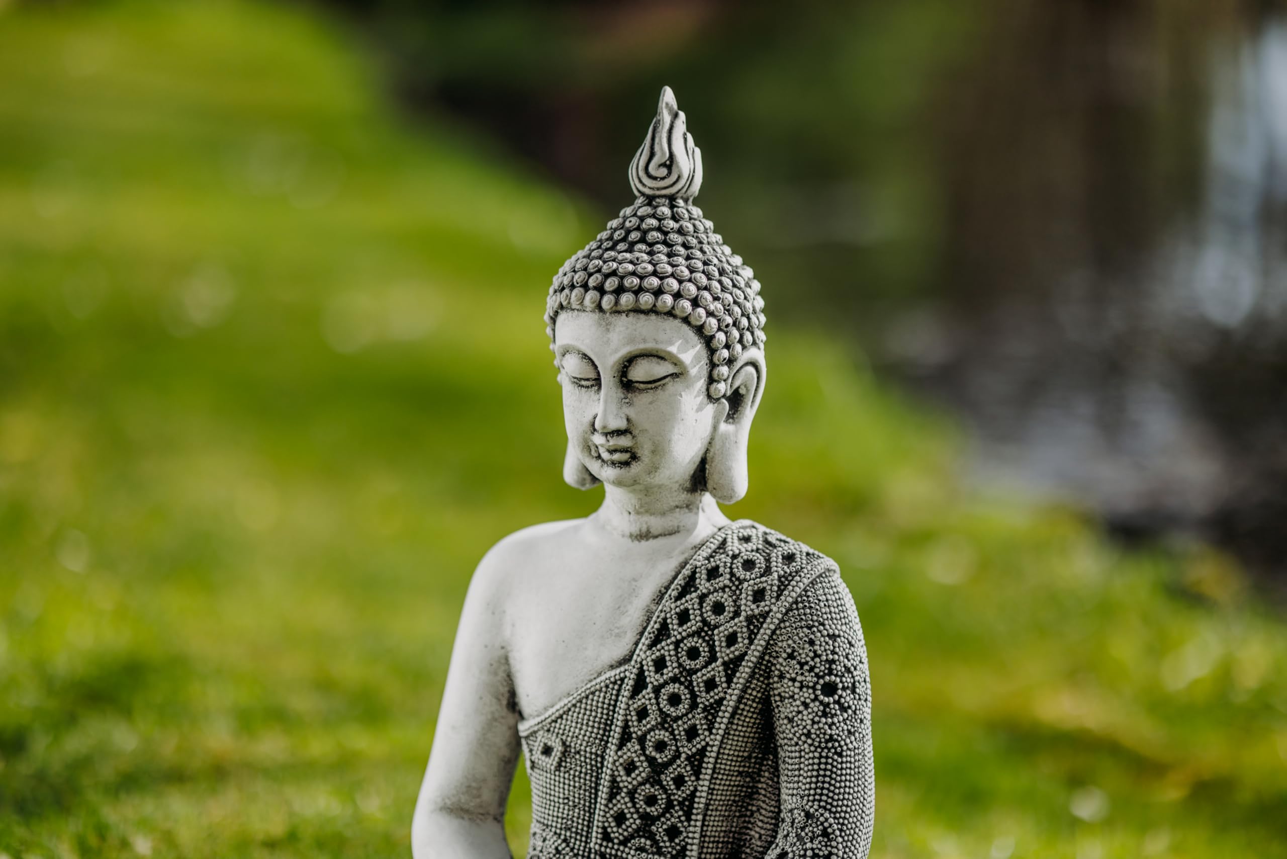gartendekoparadies.de Statue de Bouddha thaïlandaise pour jardin, en pierre artificielle, 49 cm de hauteur, 16 kg, résistante au gel (Noir)