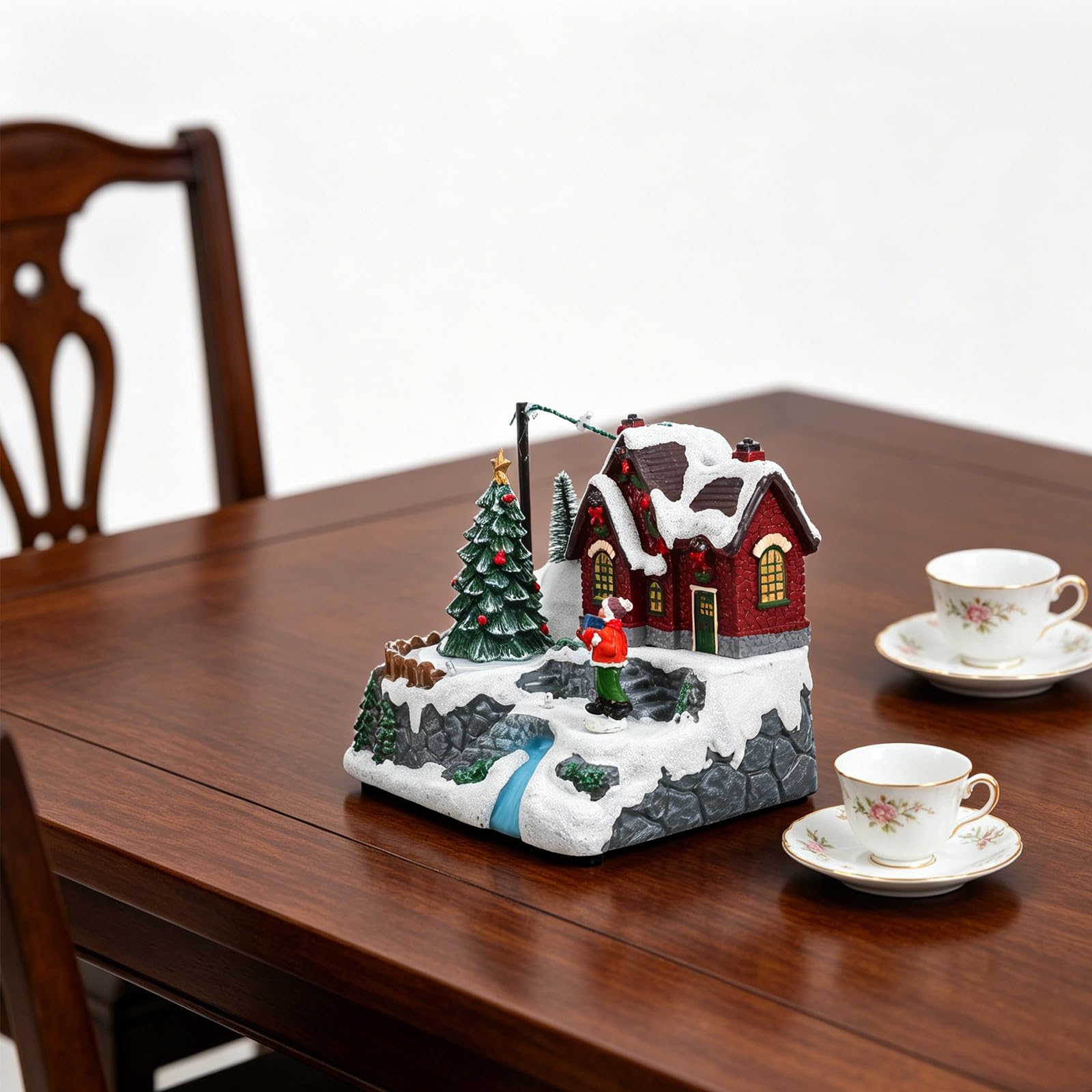 Weihnachtliche Spieluhr mit Leuchtendem Schneehäuschen und Drehbarem Baum aus Kunststoff Elegante Tischdekoration für Winter und Festliche Geschenkidee
