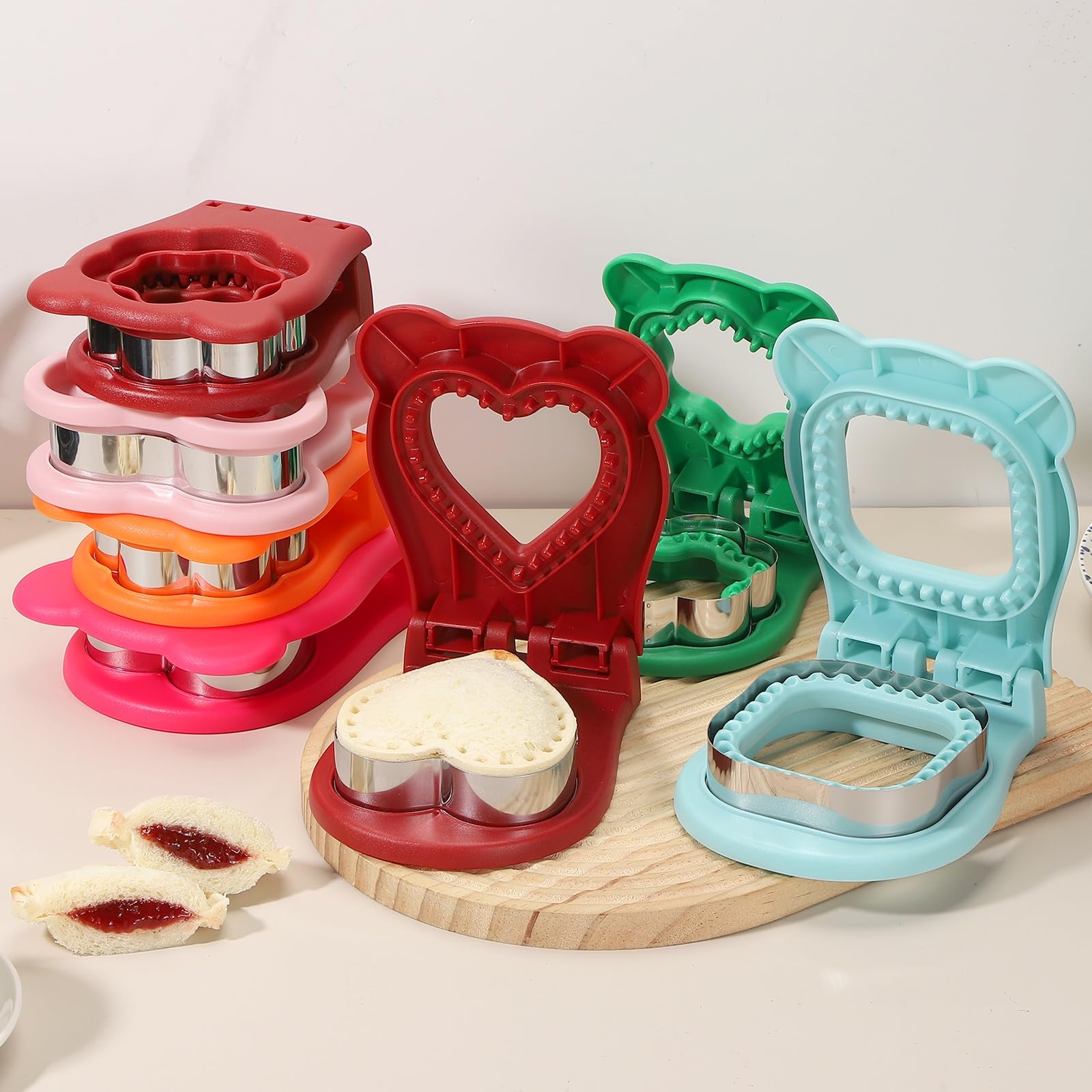 uxcell Lot de 2 emporte-pièces sans croûte, en forme de fleur/cœur - Incrustables - Pour pain, biscuits - Pour le petit déjeuner, le déjeuner et le thé de l'après-midi (rose rouge/vert)
