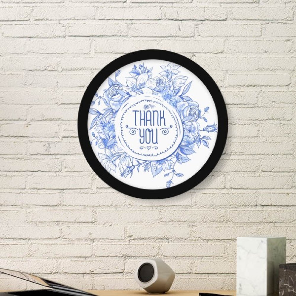 Décoration murale facile sans perçage grâce au cadre photo rond fleurs bleues adhésif grand format