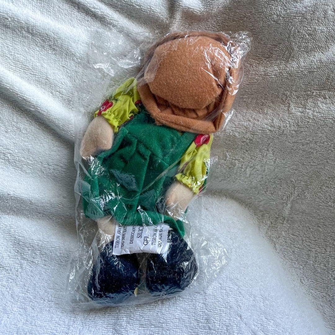 赤毛のアン風のお人形です Amazon.co.jp: 赤毛のアン 人形 カナダ フィギュア 置物