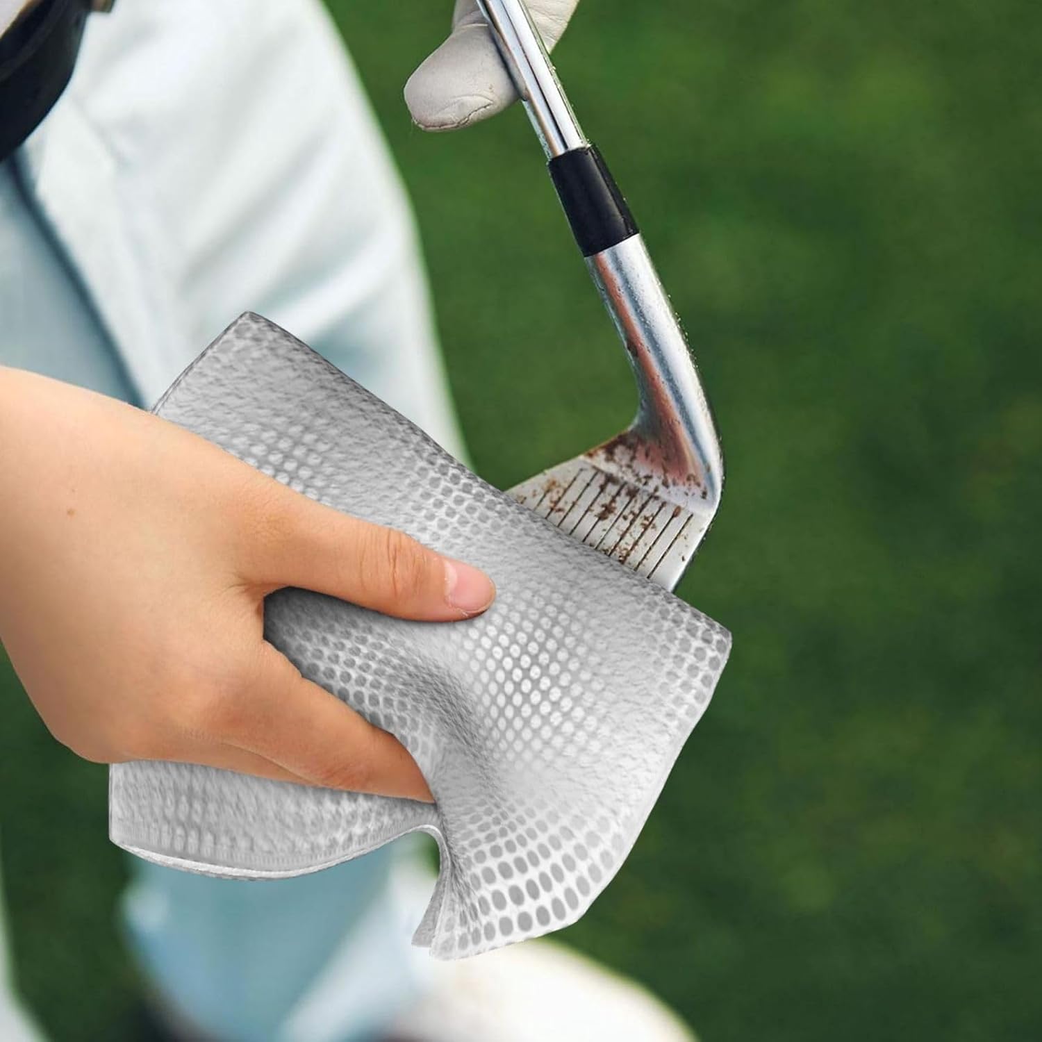 Silver-Metallic-Dot-Gray-and-White-Circles-On-Gradient-Backdrop Microfiber Golf Towel with Carabiner Clip, 16x24 Inch Absorbent Waffle Weave Towel for Golf Bags