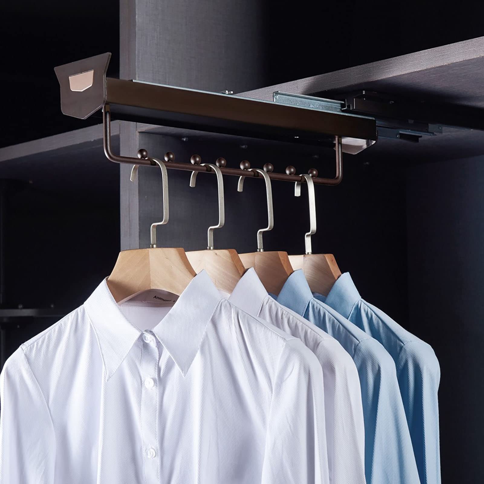 Tringle de penderie coulissante et réglable pour dressing