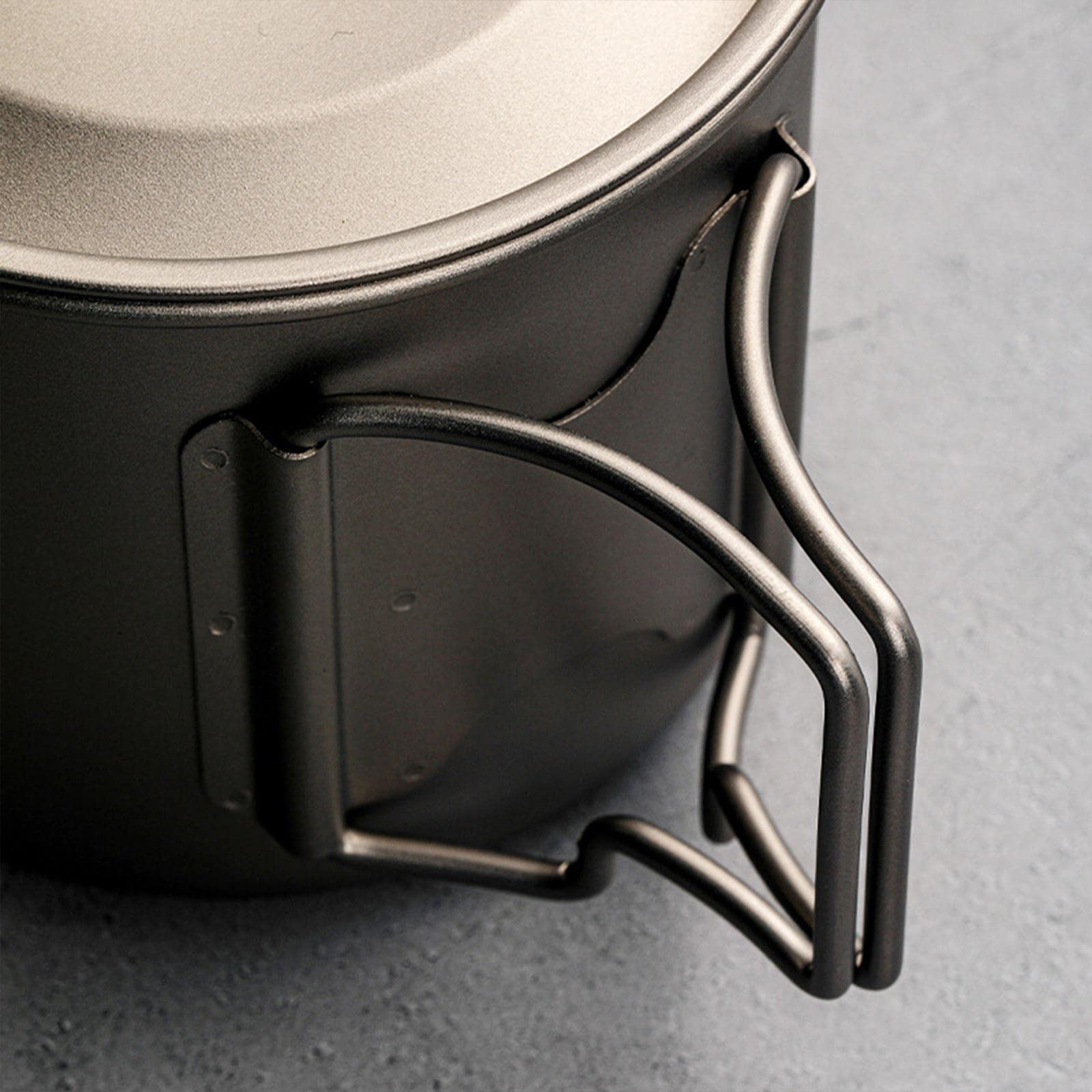 Mug Poignée Ergonomique Intégré Casserole Bouteille à Café Gobelet Portable Résistant à La Rouille Titane Adapté pour Extérieur