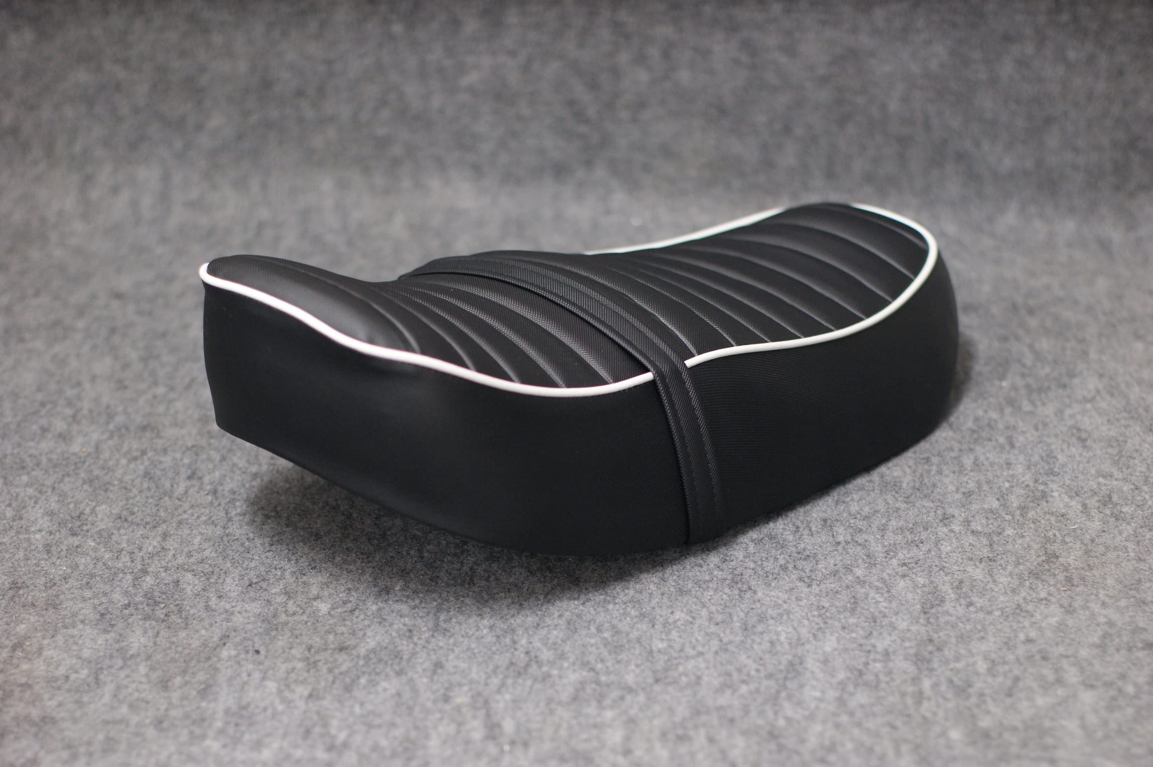 TWR製 ダックス 125タックロール シート BP-B0354 黒 TWR製 ダックス 125タックロール シート BP-B0354 黒