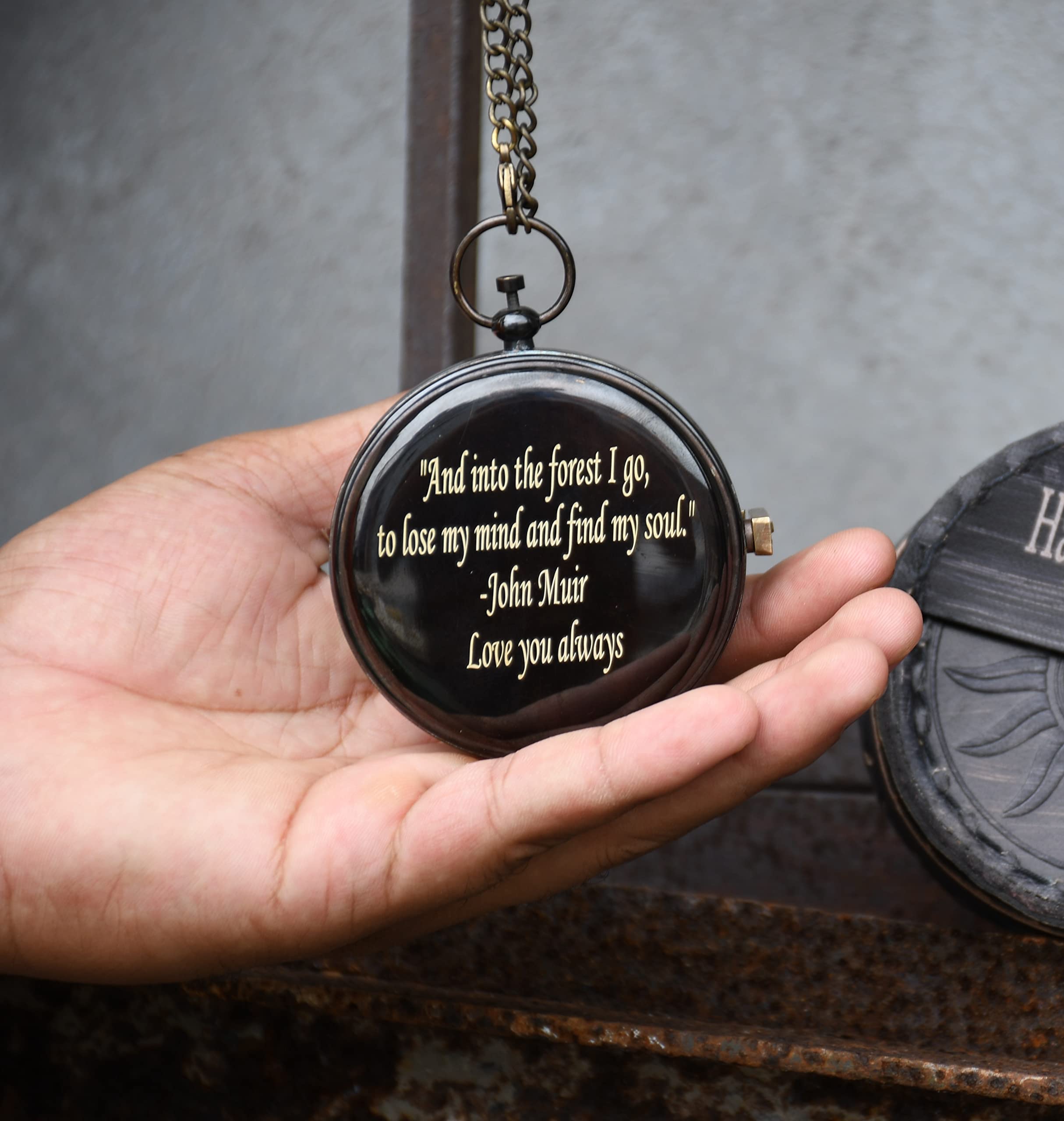 WOANIN Gravierter antiker Taschenkompass personalisiert/Personalized Geschenkidee für geliebte Menschen (schwarzes Finish nur Kompass)