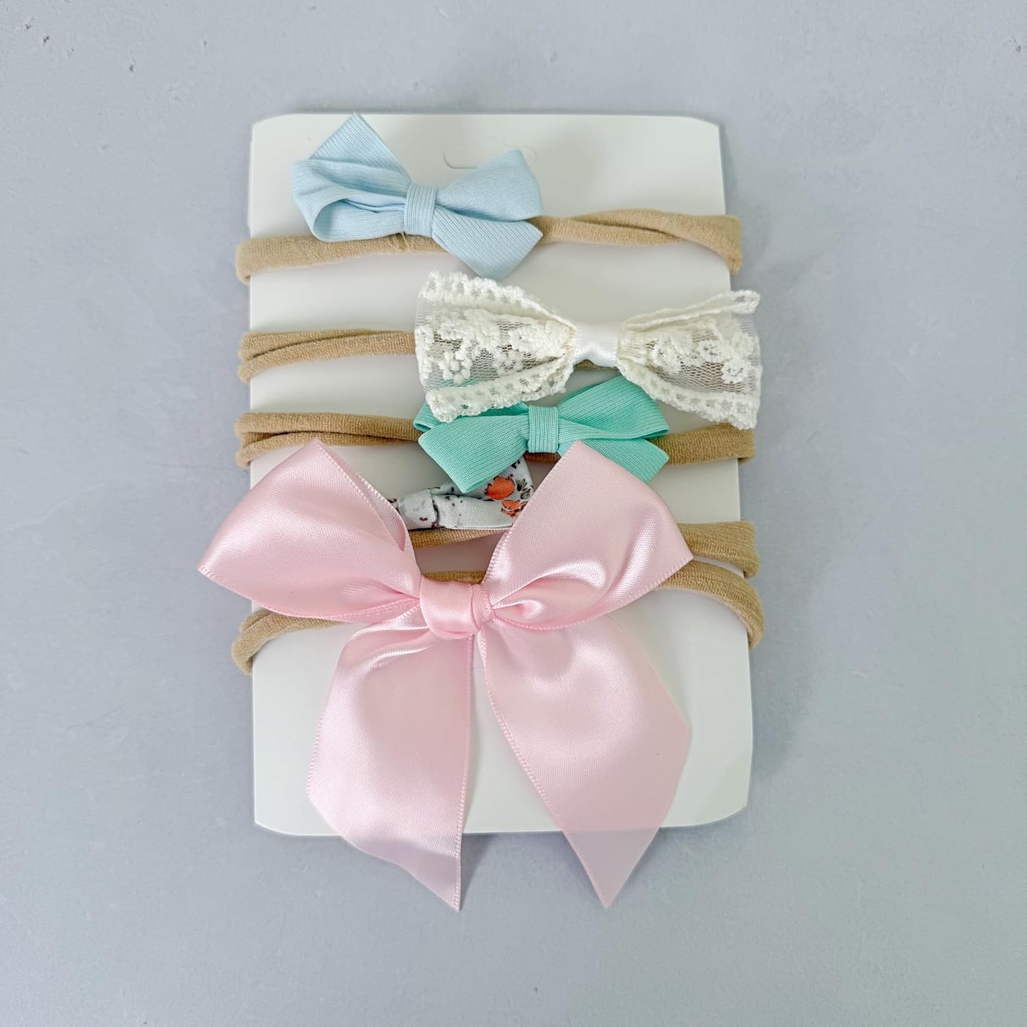 Kit 5 Faixas Tiara Lacinhos para Bebê Não Aperta Laço Sortidas Meia de Seda (Modelo H, Único) em promoção! Veja a oferta e mais achadinhos de Laços & Tiaras Infantis 2 Hoje é o melhor dia para comprar Kit 5 Faixas Tiara Lacinhos para Bebê Não Aperta Laço Sortidas Meia de Seda (Modelo H, Único) com aquele preço maroto! Promoção! Aproveite a oferta! 2