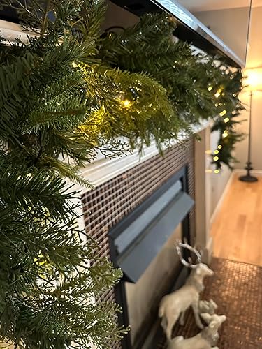 Miniatura 8 de Guirnalda de Navidad con 50 luces de 9 pies, guirnalda de Navidad preiluminada con hoja de ciprés, decoración de Navidad a pilas para escaleras,