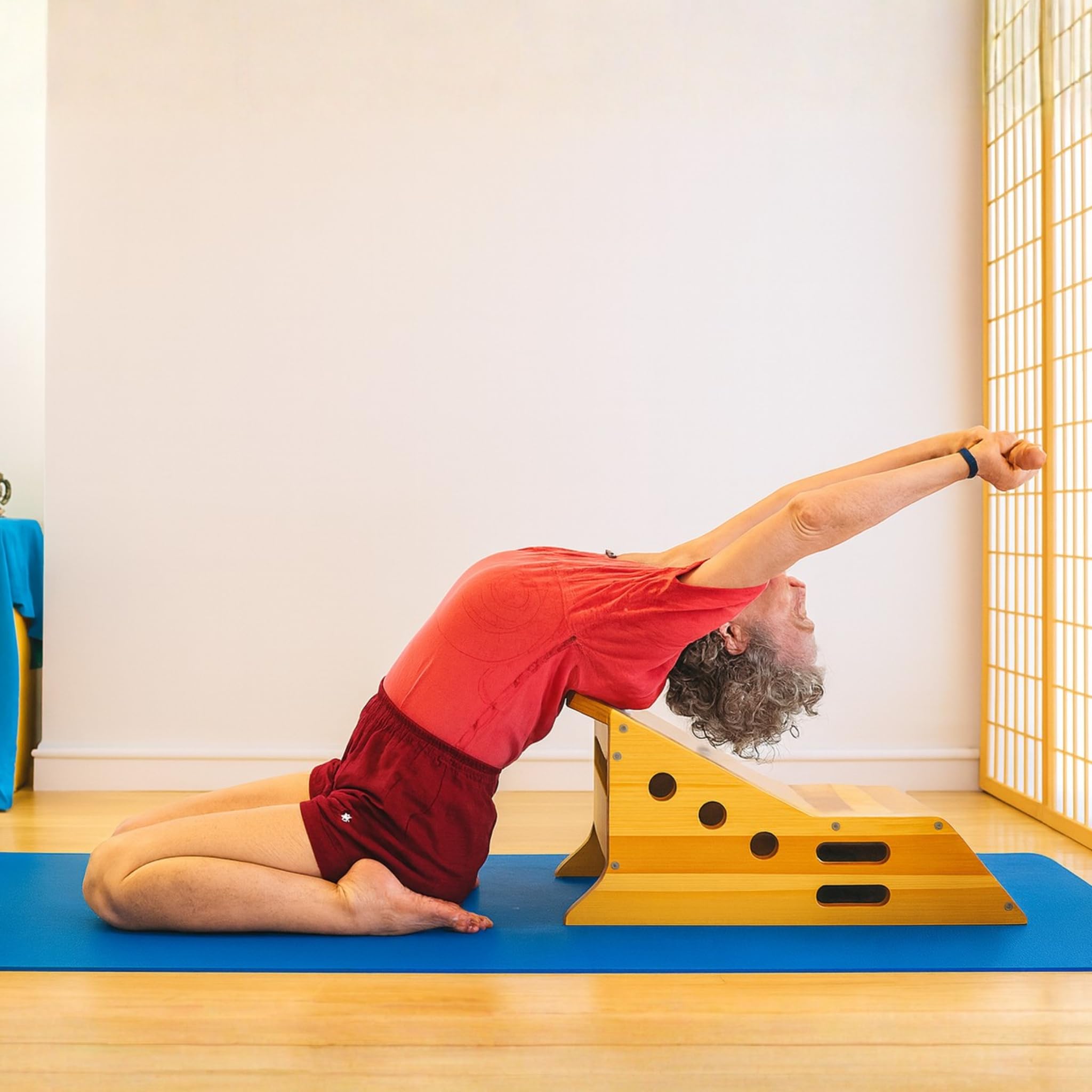 Amazon | Simhasana Box、Yoga Simhasana、アイアンガーヨガ小道具