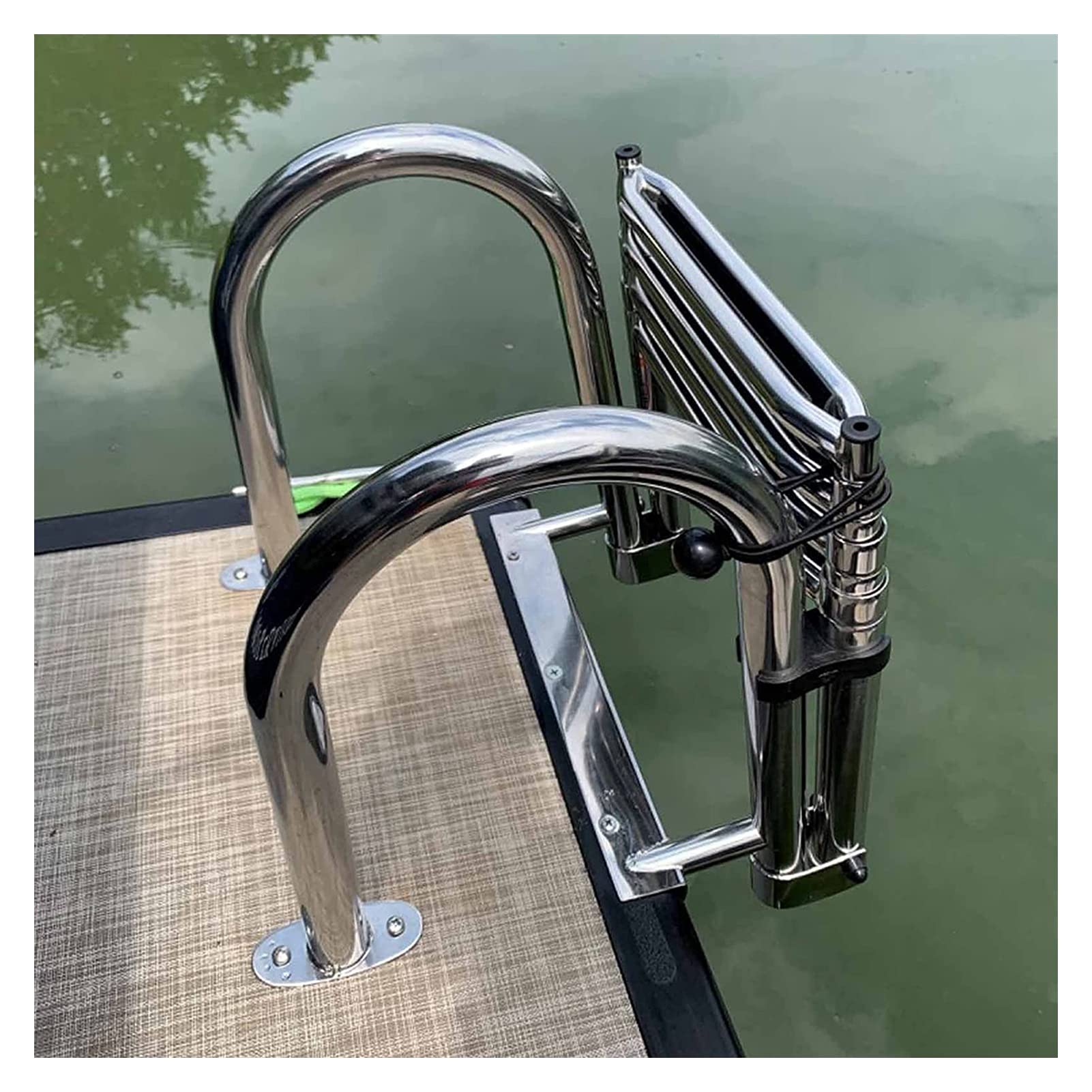 Échelle télescopique de piscine idéale pour l'accès arrière de votre bateau