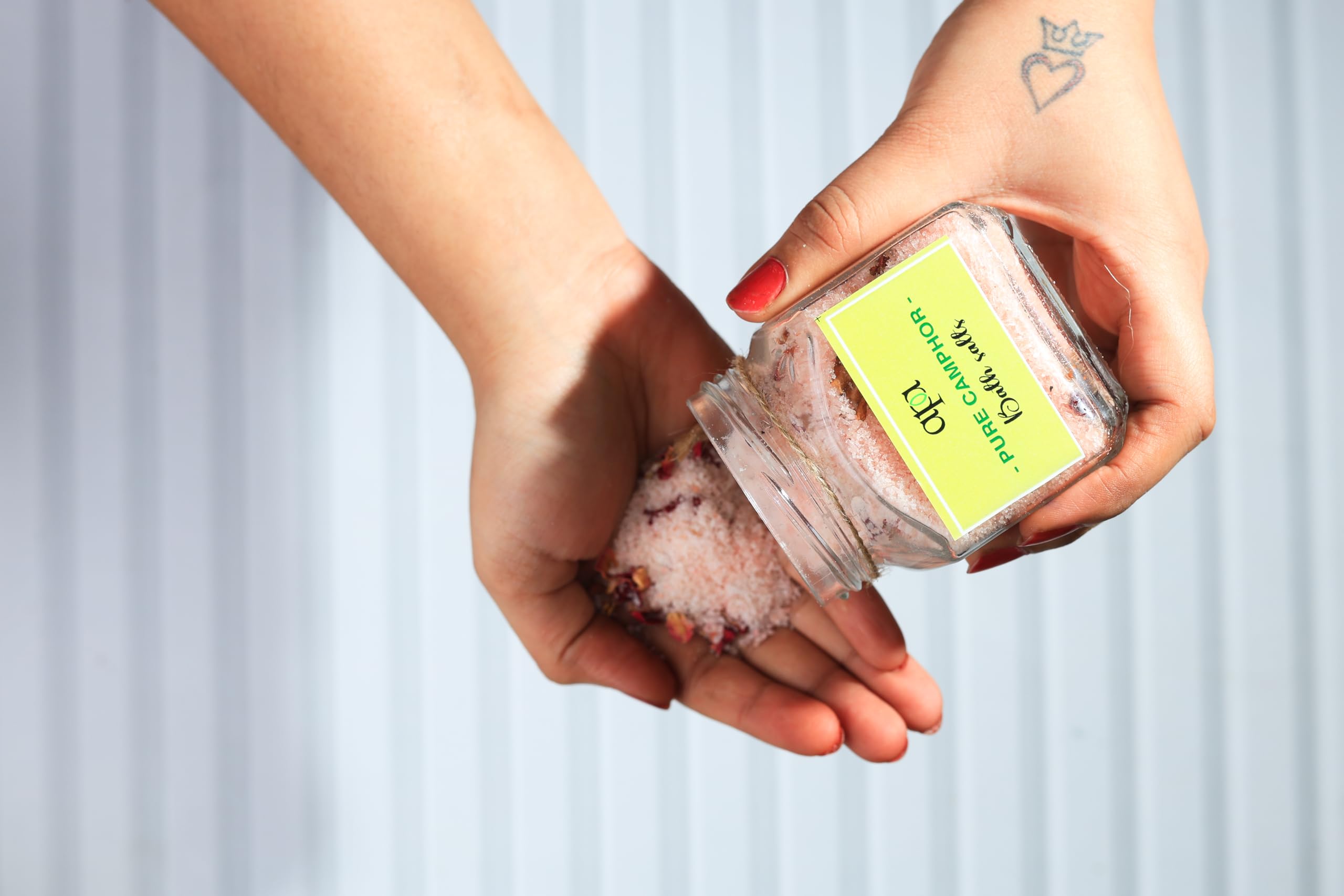 APA 100% Natural Bath Salt Infused with Essential Oils,Vitamin C & E|Charming Rose for Body Spa Relaxing & Pain Relief - 150 Gm-image-1