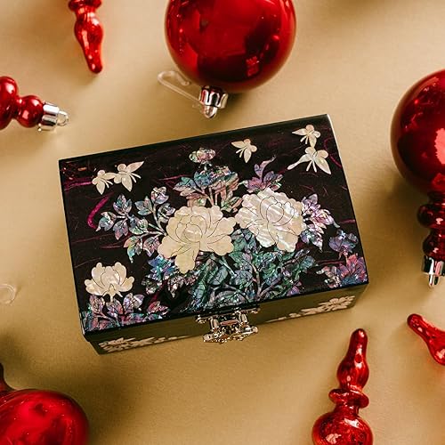 Vista 2 de Joyero de February Mountain en nácar - Elegante recuerdo lacado en púrpura con diseño de peonía y mariposa, interior de terciopelo rojo - Regalo