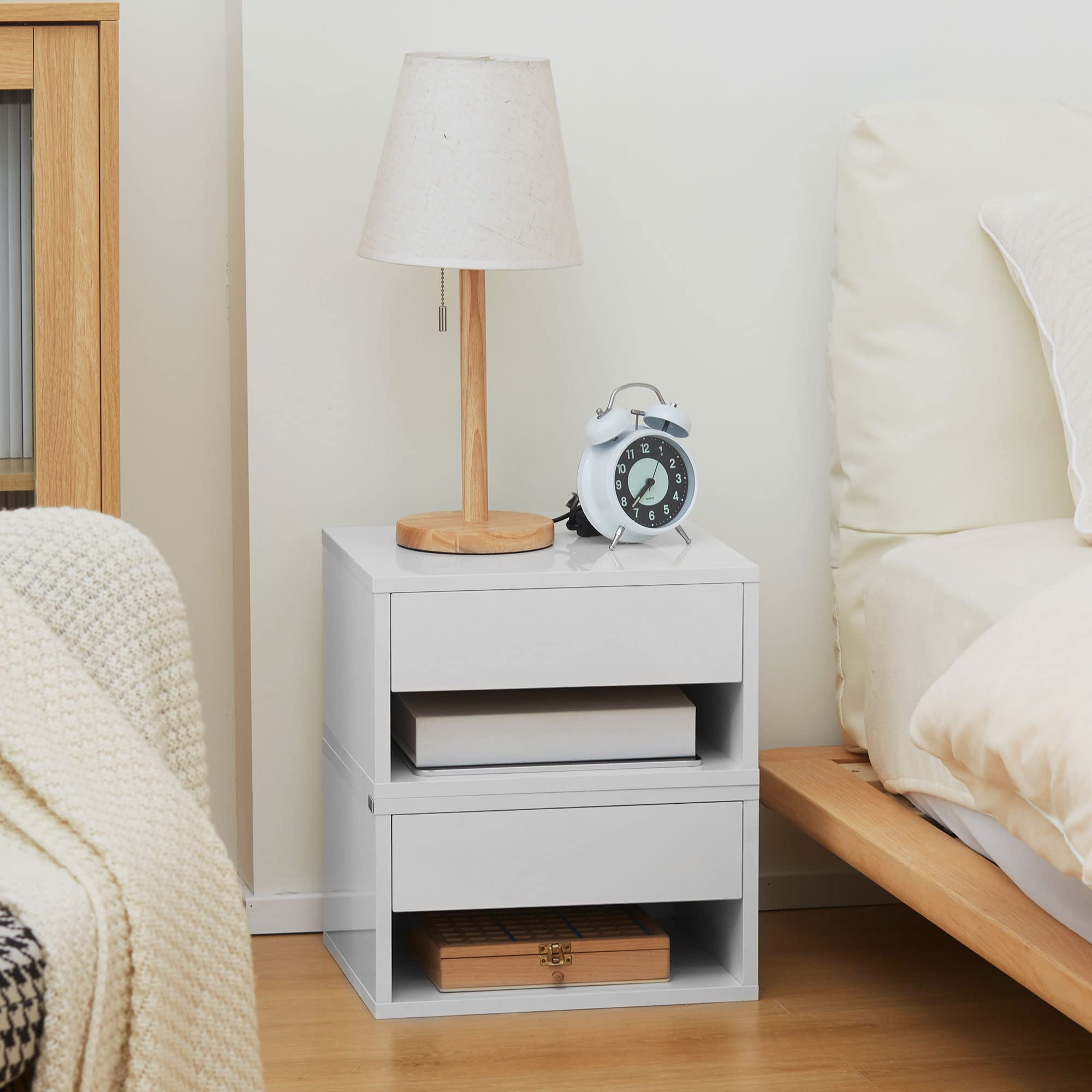 HOMCOM Set di 2 comodini a parete - cassetto scorrevole, nicchia, piano - legno dim. 37L x 32L x 21H cm bianco