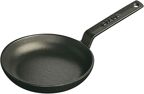Staub Mini sartén de hierro fundido de 4.75 pulgadas, negro mate, fabricada en Francia