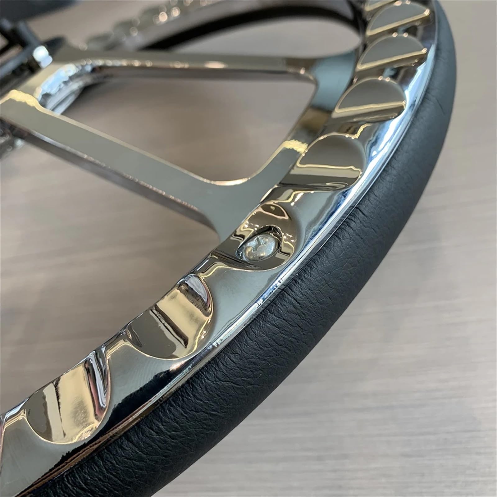 Volante da corsa Volante universale da 14 pollici 350 mm in pelle microfibra retrò cromata nera a tre razze, volante spesso 5 per corsa rallye