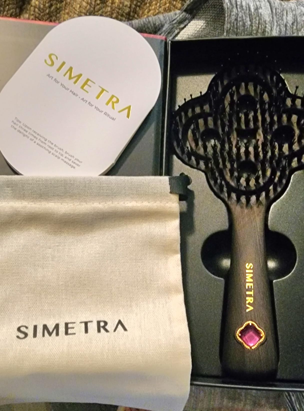 Ergonomic and comfortable brush with an unnecessary crystal