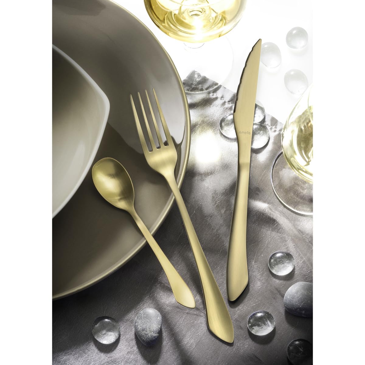 AMEFA Instinct Couverts de table Pour 4 personnes, 16 pces Doré/Champagne | Coffret 16 couverts pour 4 personnes, Acier inox 18/0, Finition PVD Champagne, Lavage à la main recommandé