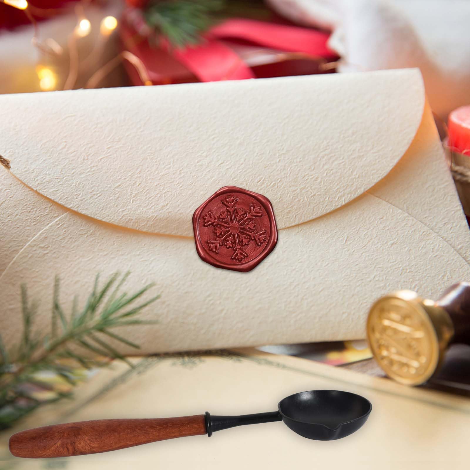 Waszegel Met Goudbijk. Zwarte Zegel Met Gouden Tak, Geïsoleerd Op Witte Achtergrond Stempel Voor Een Cadeaucertificaat 177373453