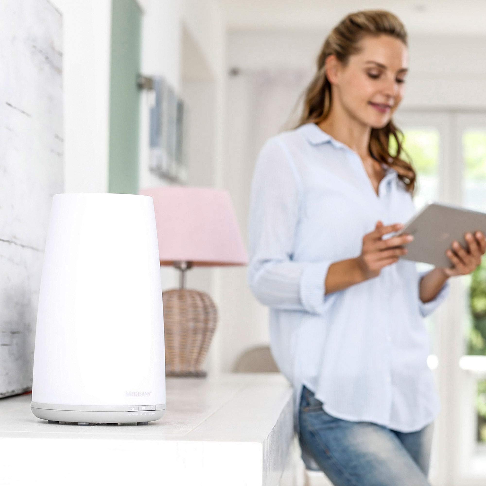 Medisana AH 670 Luftbefeuchter Ultraschall - Luftreiniger mit Aromafach und Vorheizfunktion, Vernebler mit Fernbedienung für Wohn- und Schlafzimmer für trockene Luft, 1,8 L