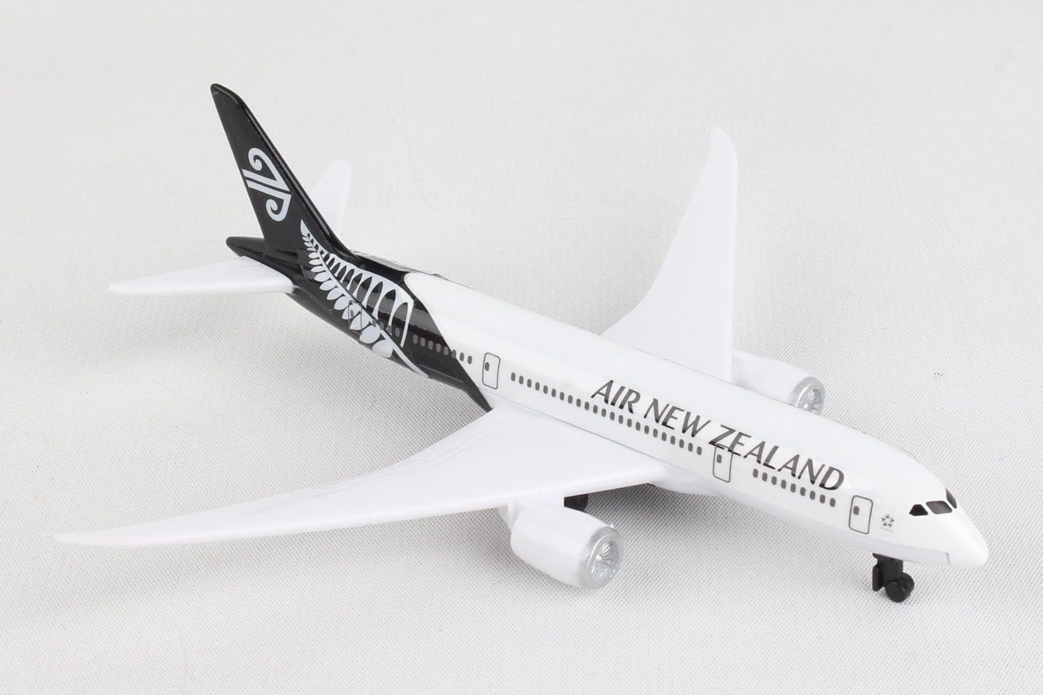 Daron Toy Airplane – Air New Zealand – Officially Licensed Die-Cast Metal Model Airplane Toy with Plastic Parts for Kids Ages 3+
