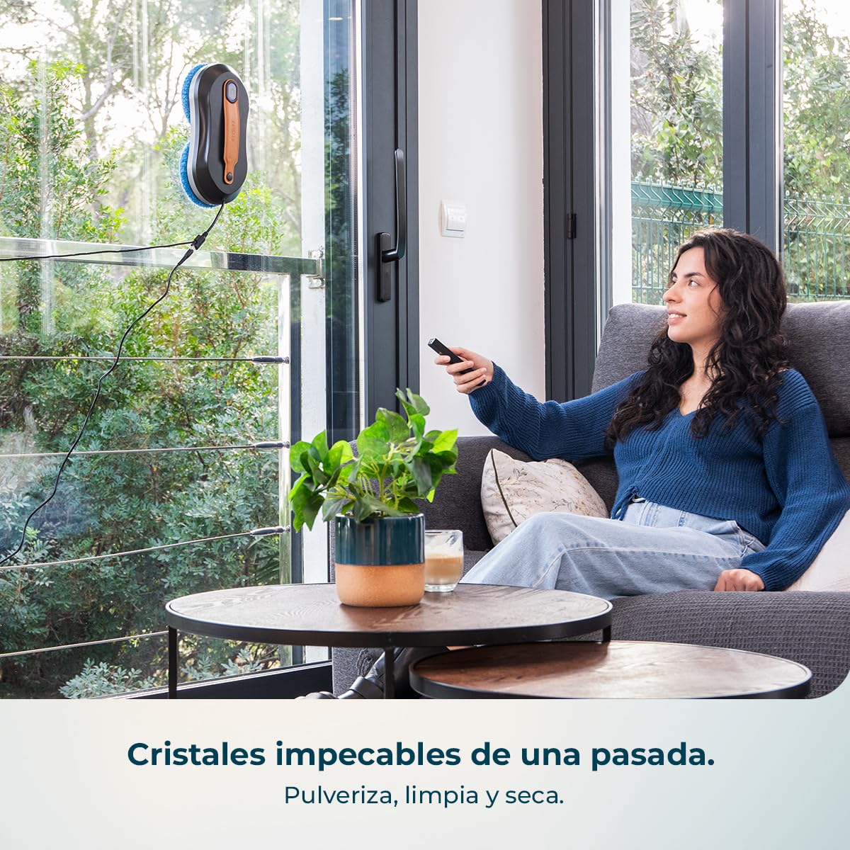 Cecotec Robot Limpiacristales con App Conga Windroid W10 DoubleSpray | Pulveriza, Limpia y Seca, 12 Mopas y Doble Spray, 4 Modos, Mando, Tanque de Agua 50ml, Motor Digital, Radio de Acción 7,5m