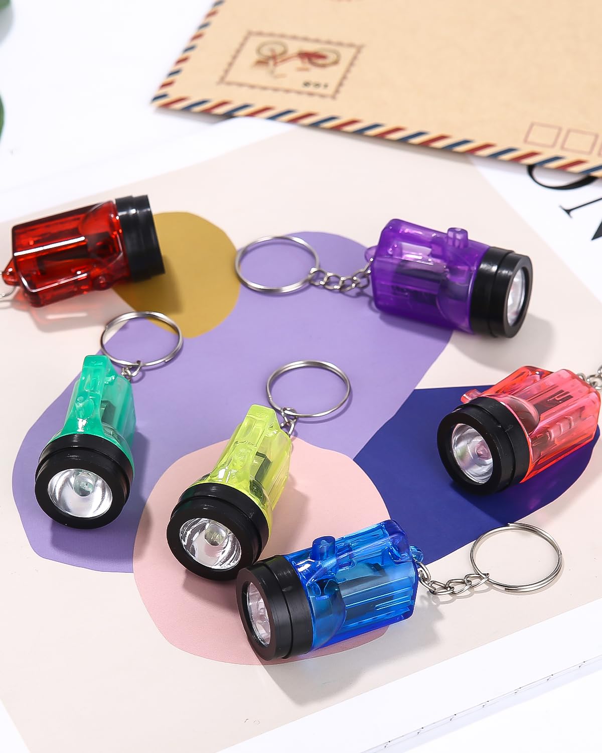 24 Pièces Mini Lampes De Poche Porte-clés Pour Enfant Mini Lampe de Poche LED 4cm Colorée pour Pochettes Surprises, Sacs de Fête, Camping Lecture Cyclisme Barbecue Fête Randonnée Voyage