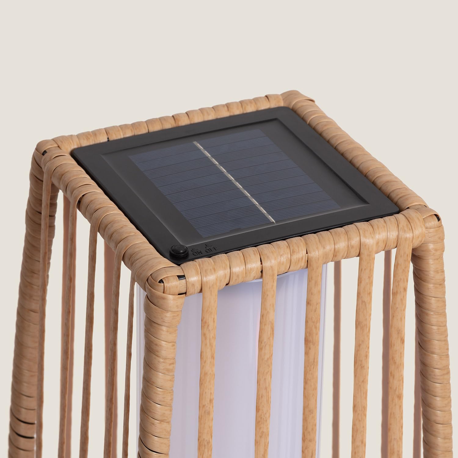 LEDKIA LIGHTING - Lampadaire LED Extérieur Solaire Arley | Éclairage 1W à Faible Consommation | IP44 Résistant aux Intempéries | Durée de Vie 40,000h | Rotin Synthétique, Naturel, Polyéthylène