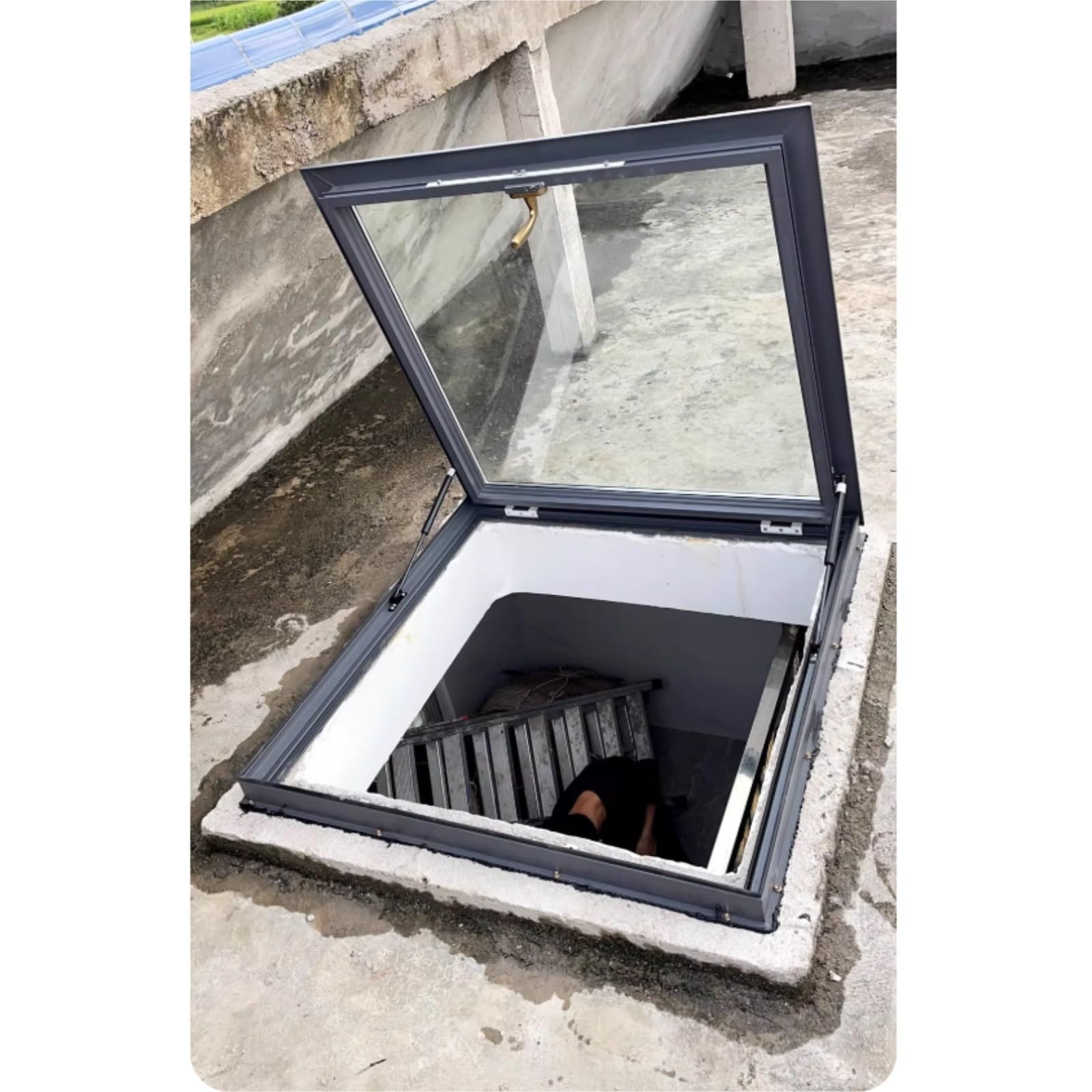 Juskaqzyi One Color Skylight Roof Access Hatch Security Door Flush Mount Roof Access Hatch Door With Seal Strip Handle Rainproof Attic(70 * 70Cm)