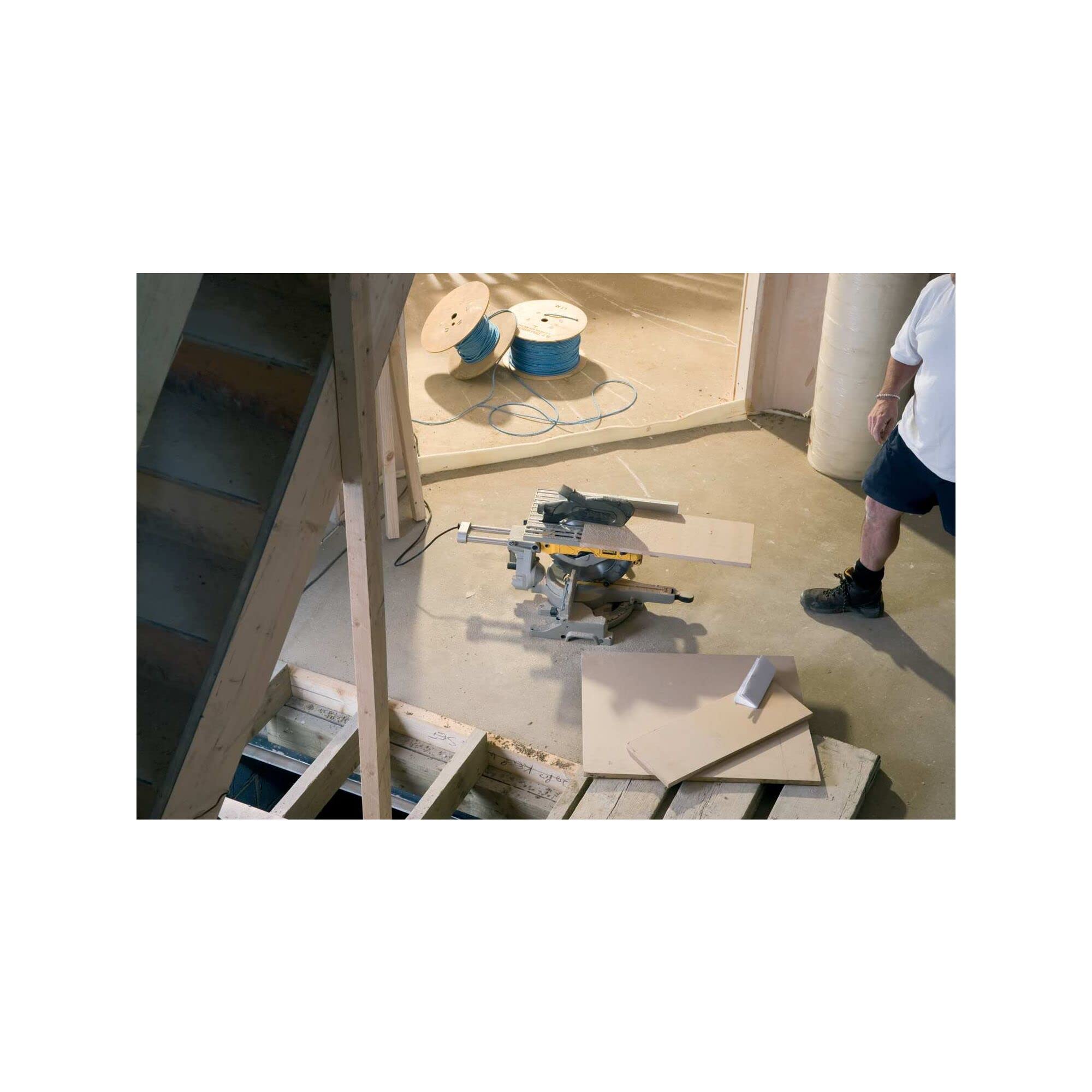 DEWALT D27111-QS Scie à onglets radiale ø 305 mm