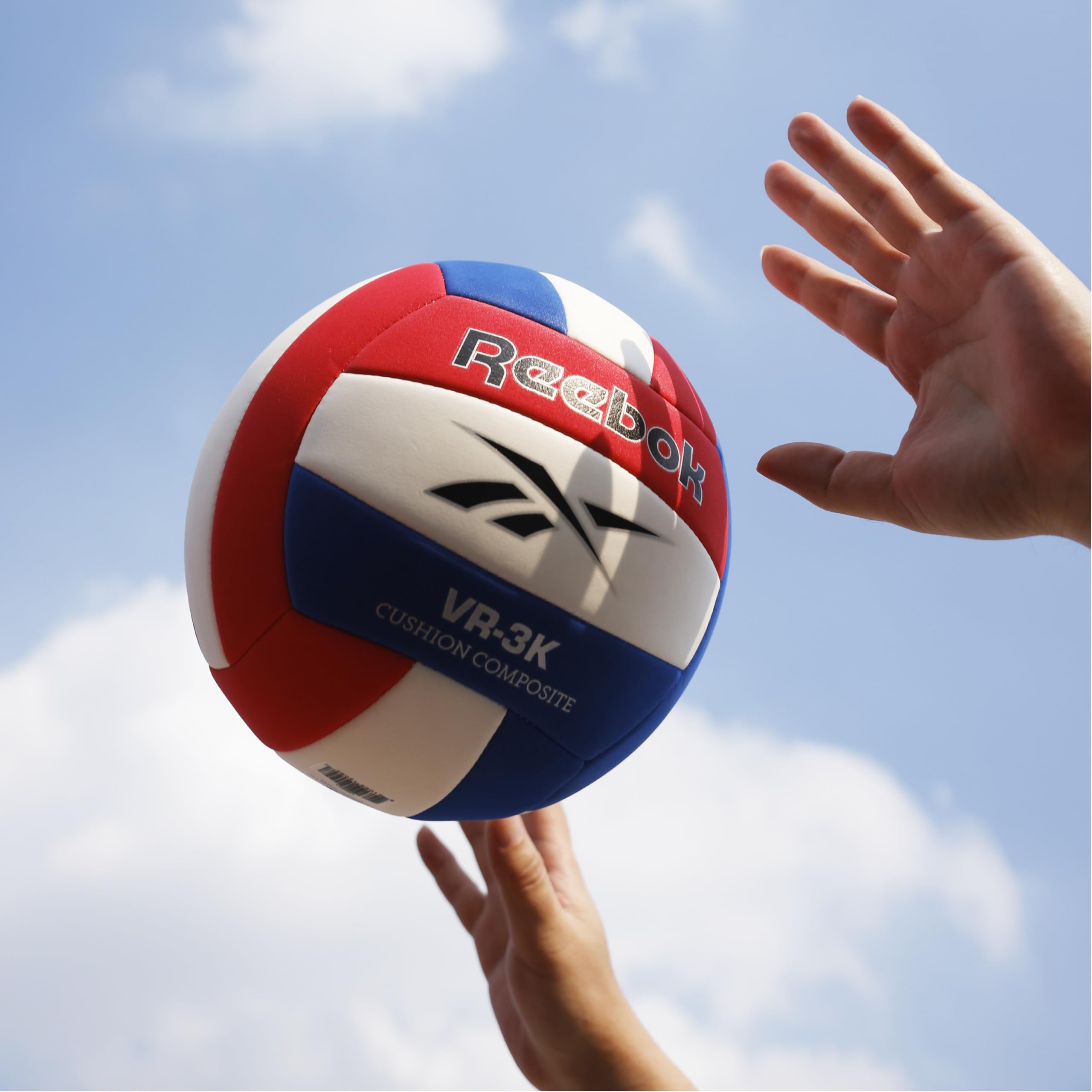 Reebok Ballon de Volleyball récréatif, Taille Officielle, Balle Composite performante, Toucher Ultra Doux, Pompe et Aiguille Inclus, série VR-3K