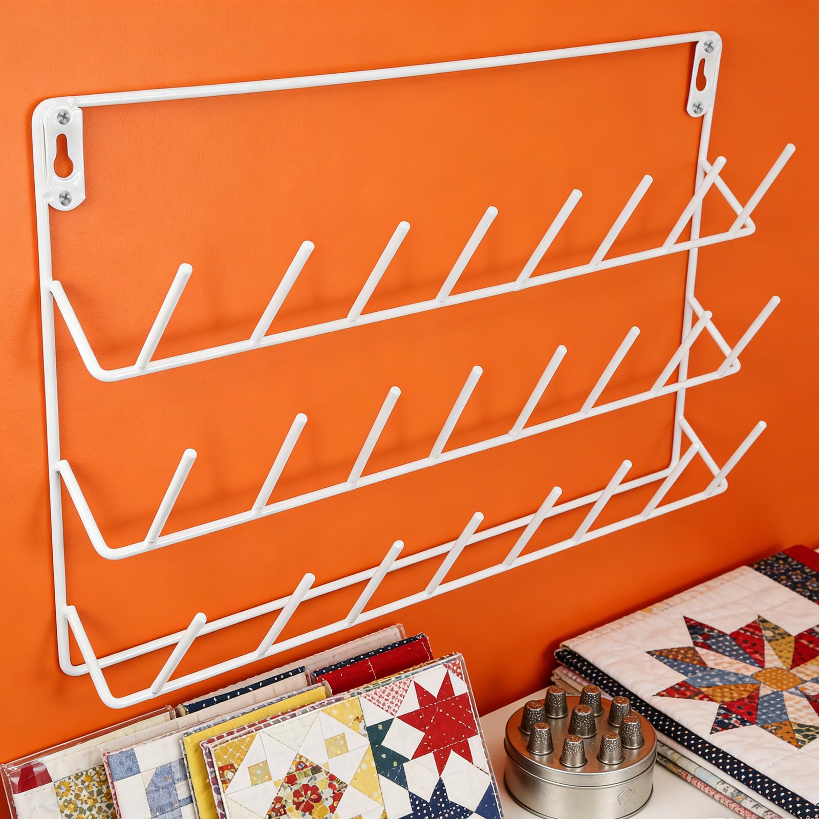 Organizador de Hilo Montado en Pared de Metal para 32 Carretes con Ganchos, Estante para Almacenamiento de Hilo de Bordar y Costura, Soporte Organizador para Manualidades