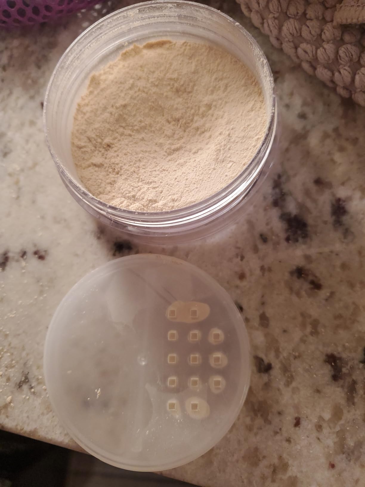 Kenvue Neutrogena Hydro Boost Translucent Loose Setting Powder with Purified Hyaluronic Acid for Smooth Skin, Blurs Imperfections and Sets Makeup, Lightweight Face Powder, .44 oz