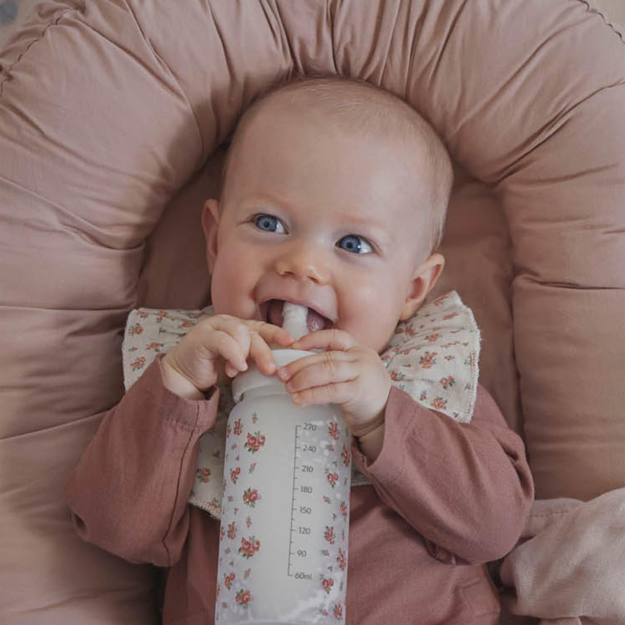 Elodie Details Przenośny leżak niemowlęcy do bezpiecznego drzemki lub podróży, nadaje się do prania, 100% bawełna, niezbędnik dla noworodka – Różowy