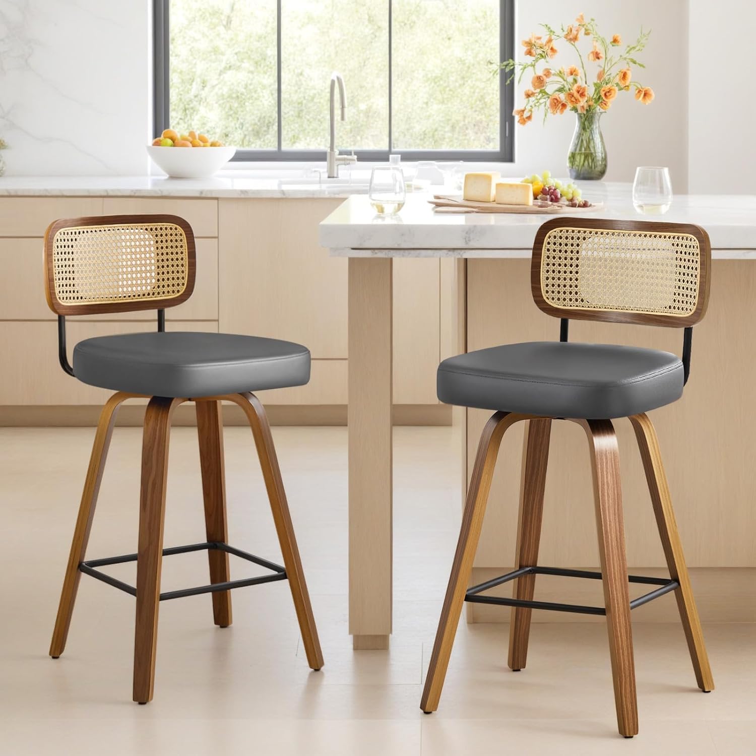 Bekrvio Barhocker 2er Set 74 cm Sitzhöhe, Barhocker Rattan mit Lehne, 360° drehbar, extra Dicker Sitz (7,1 cm), Barstuhl Holz mit 4 Beinen, für hohe Kücheninsel & Theke (101–109 cm) Grau