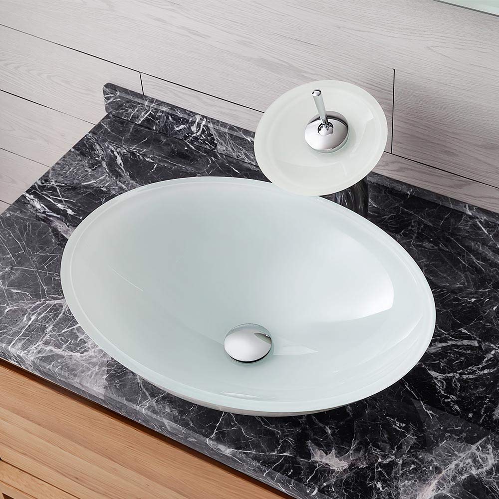 Vasque ovale en verre trempé blanc au design épuré pour salle de bain